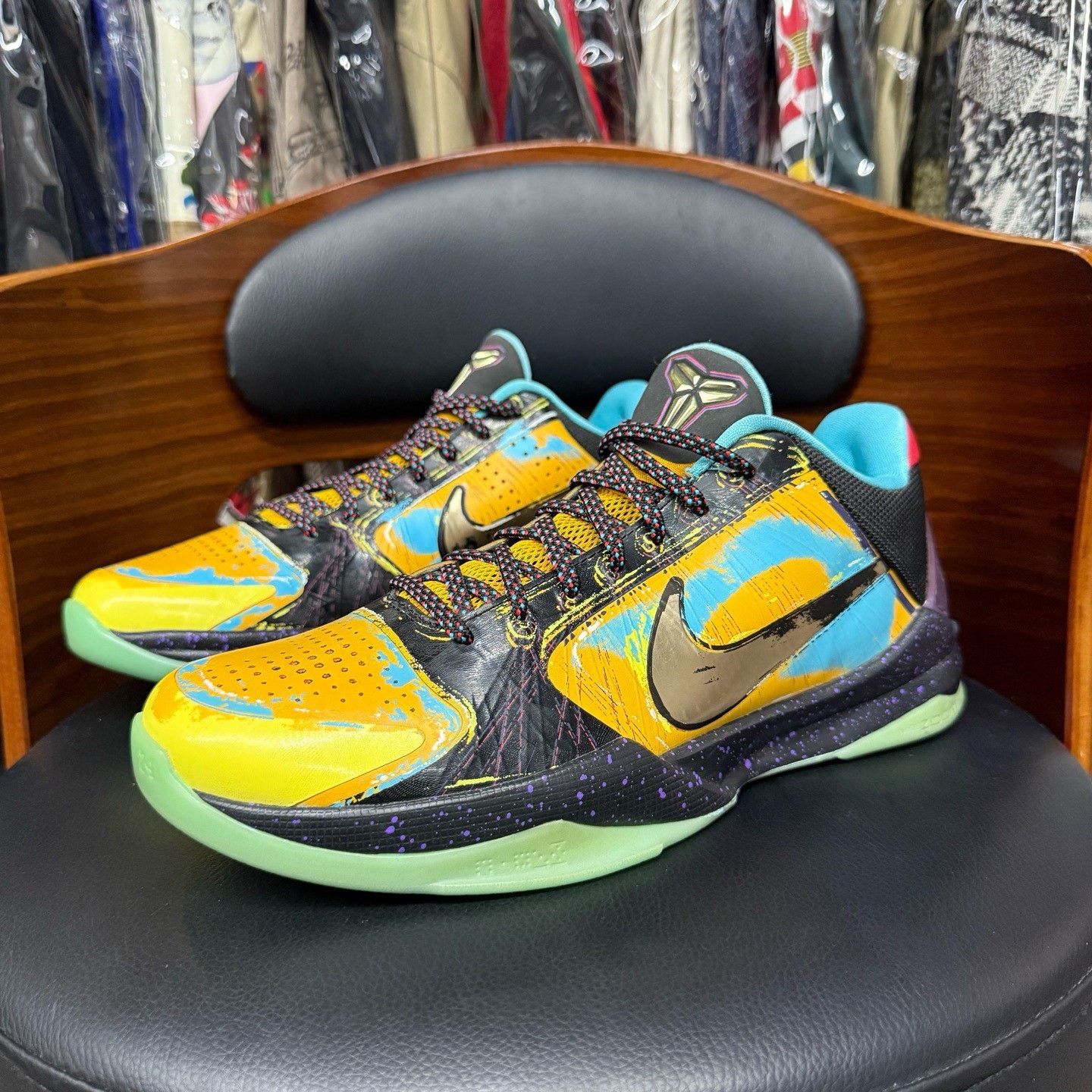 Nike Nike KOBE5 Yellow Lowtop Sneakers 42 Men Size US 9 / EU 42 - 1 Thumbnail