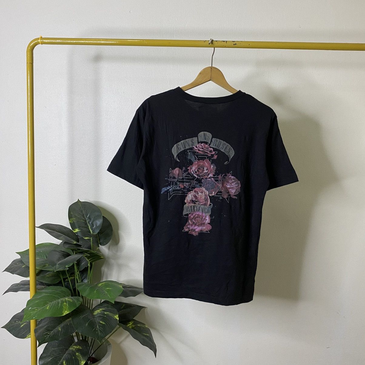 Guns N' Roses Nice Roses Cross Graphic Official Reissue Band T Shirt Size US M / EU 48-50 / 2 - 1 Thumbnail