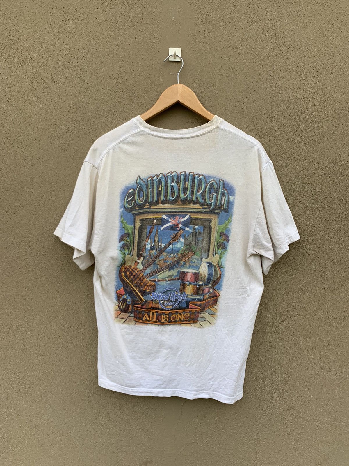 Hard Rock Cafe Y2K Thrashed Faded Hard Rock Cafe Edinburgh Printed tee Size US L / EU 52-54 / 3 - 1 Thumbnail