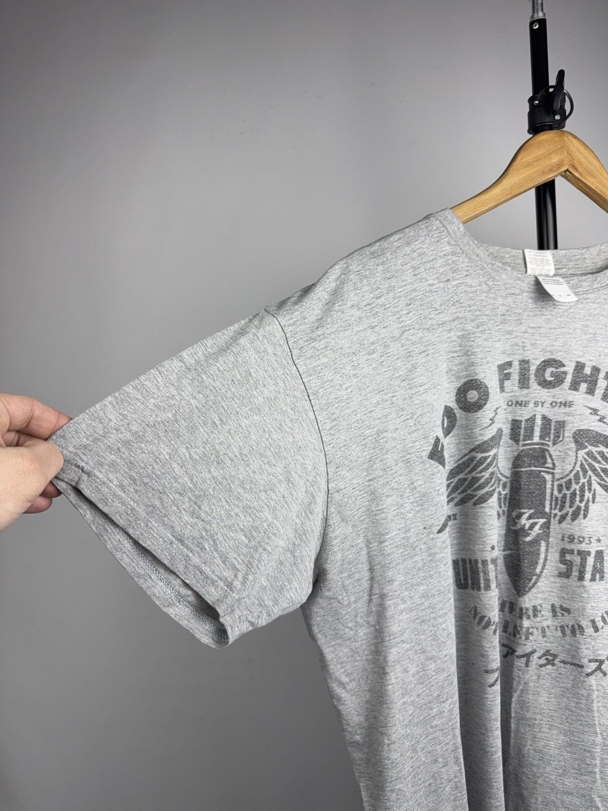 Band Tees 00s Foo Fighters 2011 Vintage Band T-Shirt Gray USA Tour Size US XL / EU 56 / 4 - 4 Thumbnail