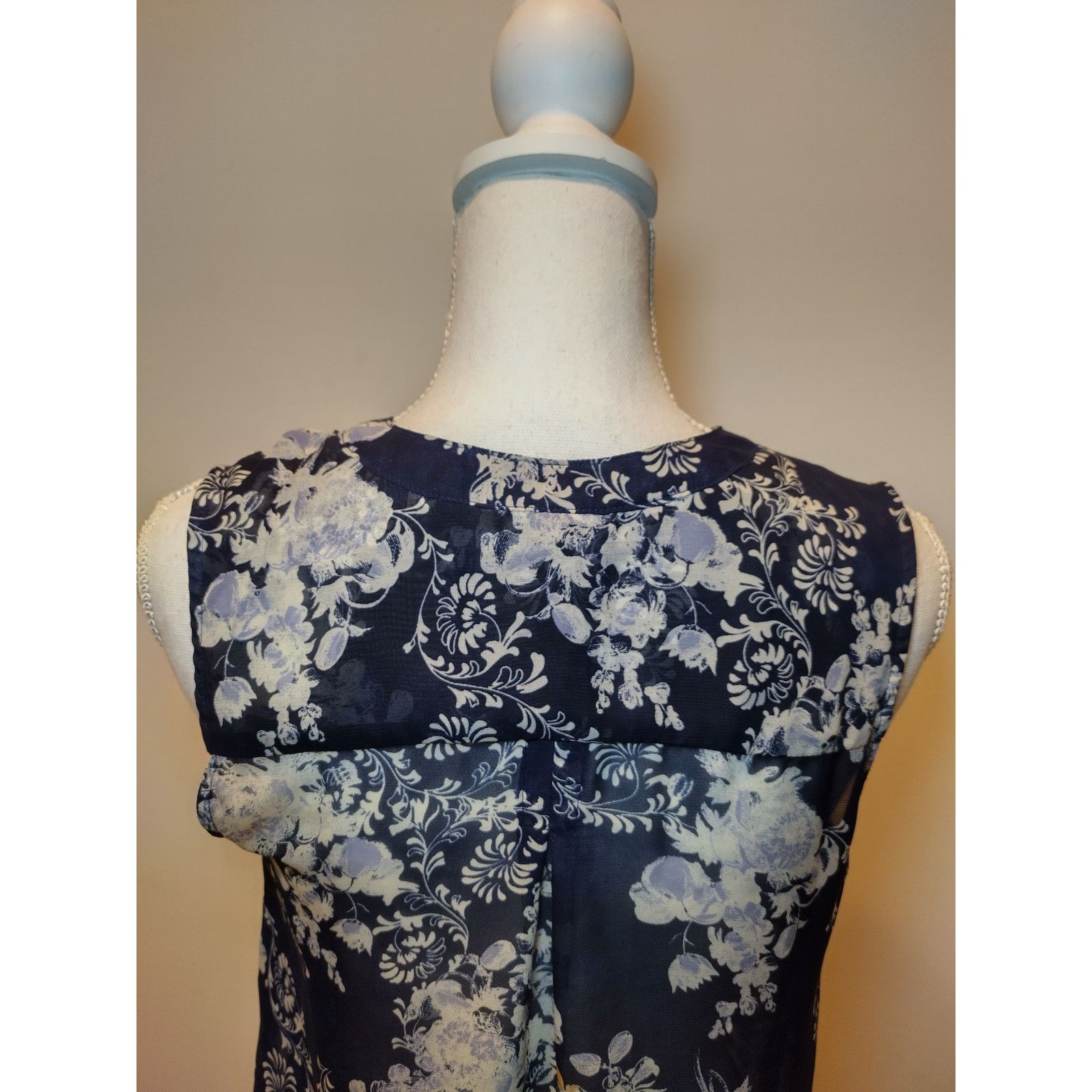 Aeropostale Aeropostale Women Floral Blouse Sleeveless Button Blue Med Size M / US 6-8 / IT 42-44 - 5 Thumbnail