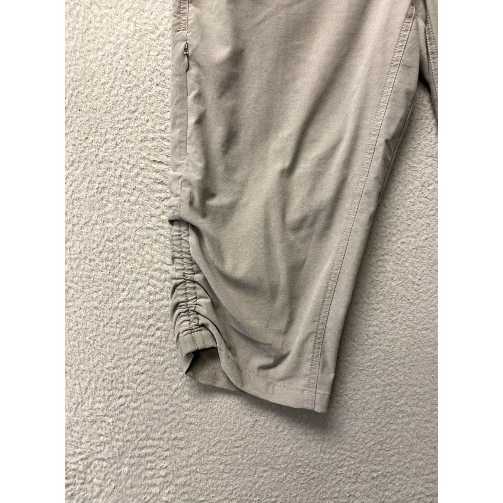 Vintage Kuhl Capri Pants 12 Gray Drawstrings Pockets Hiking Outdoor Camping Casual Travel Workwear Womens Size 34" / US 12 / IT 48 - 2 Thumbnail