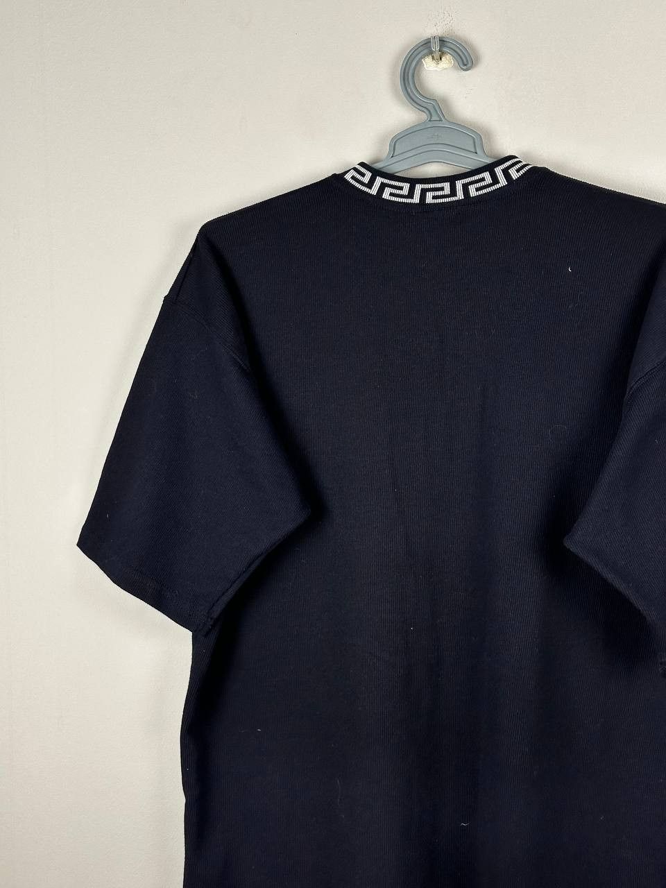 Versace Vintage Versace Oversized Navy T-shirt Size US XL / EU 56 / 4 - 7 Thumbnail