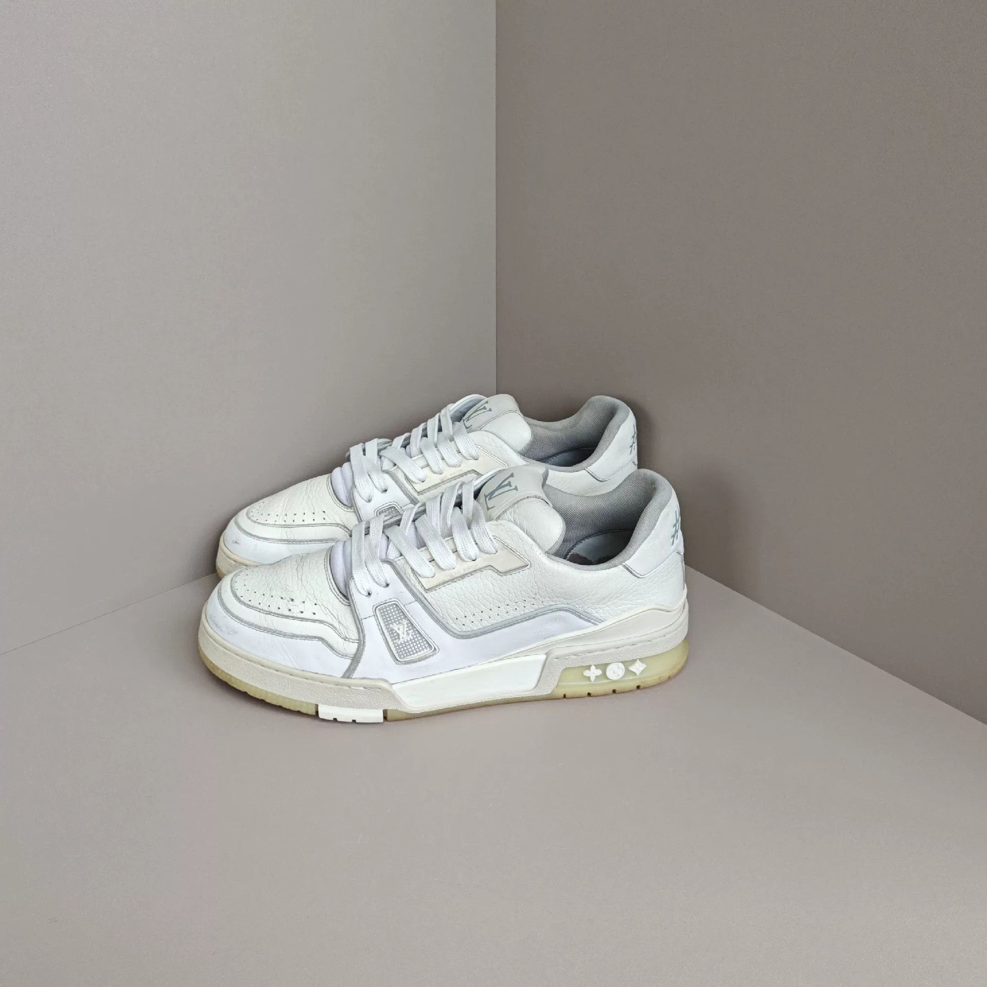 Louis Vuitton Louis Vuitton Training White Lowtop Sneakers 8 Men Size US 8 / EU 41 - 1 Thumbnail