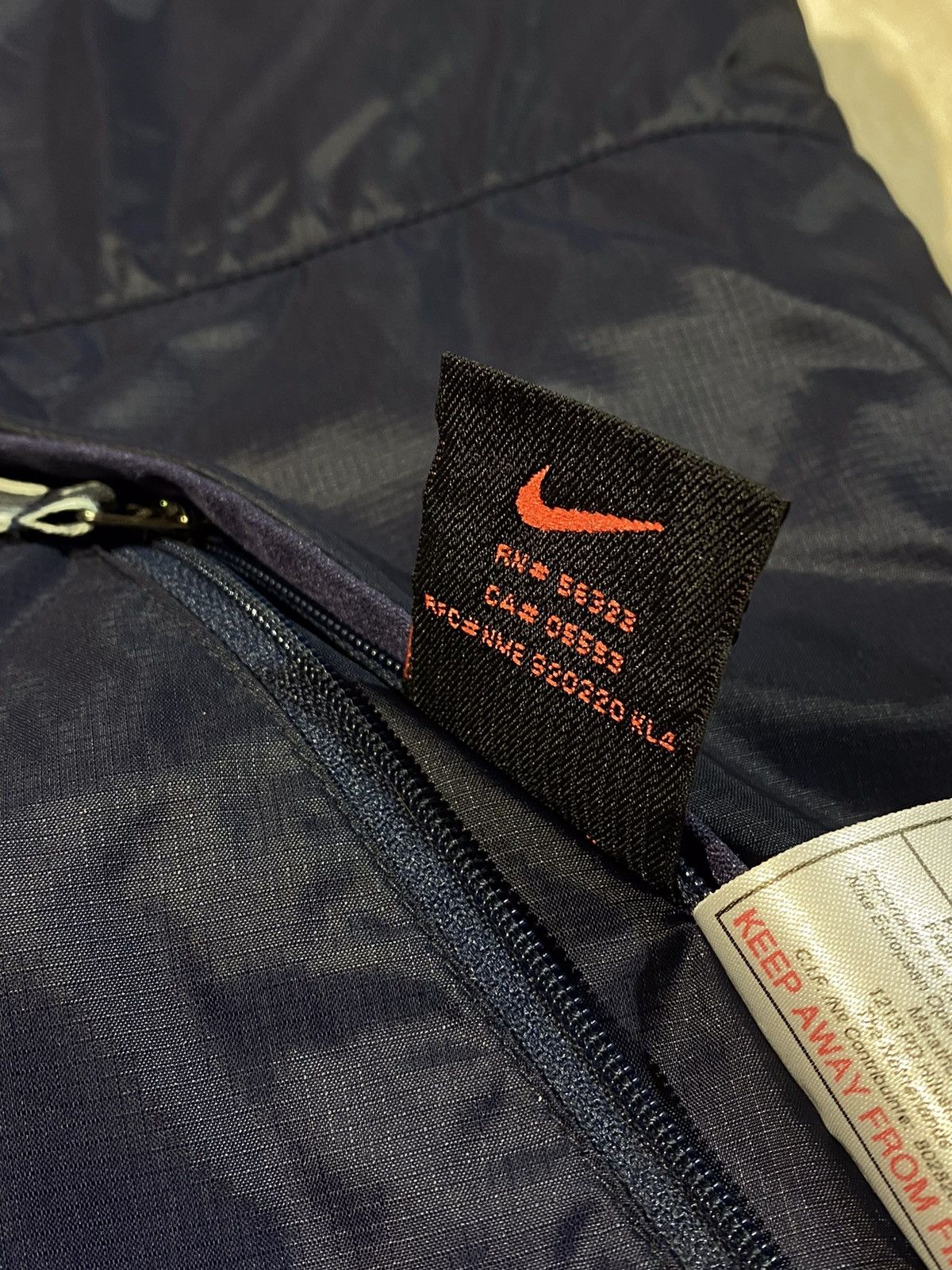 Nike 🔥 Y2k NIKE PUFFER VEST SILVER FUTURE RAVE VIBES Size US XL / EU 56 / 4 - 12 Thumbnail