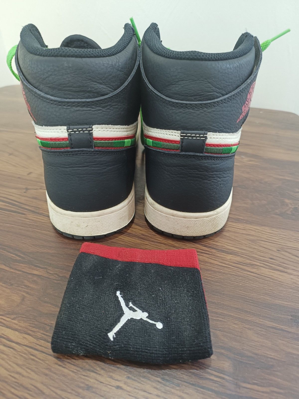 Nike ✅Freegift wristband, made 2018 Air Jordan 1 Retro High OG Size US 10.5 / EU 43-44 - 11 Thumbnail