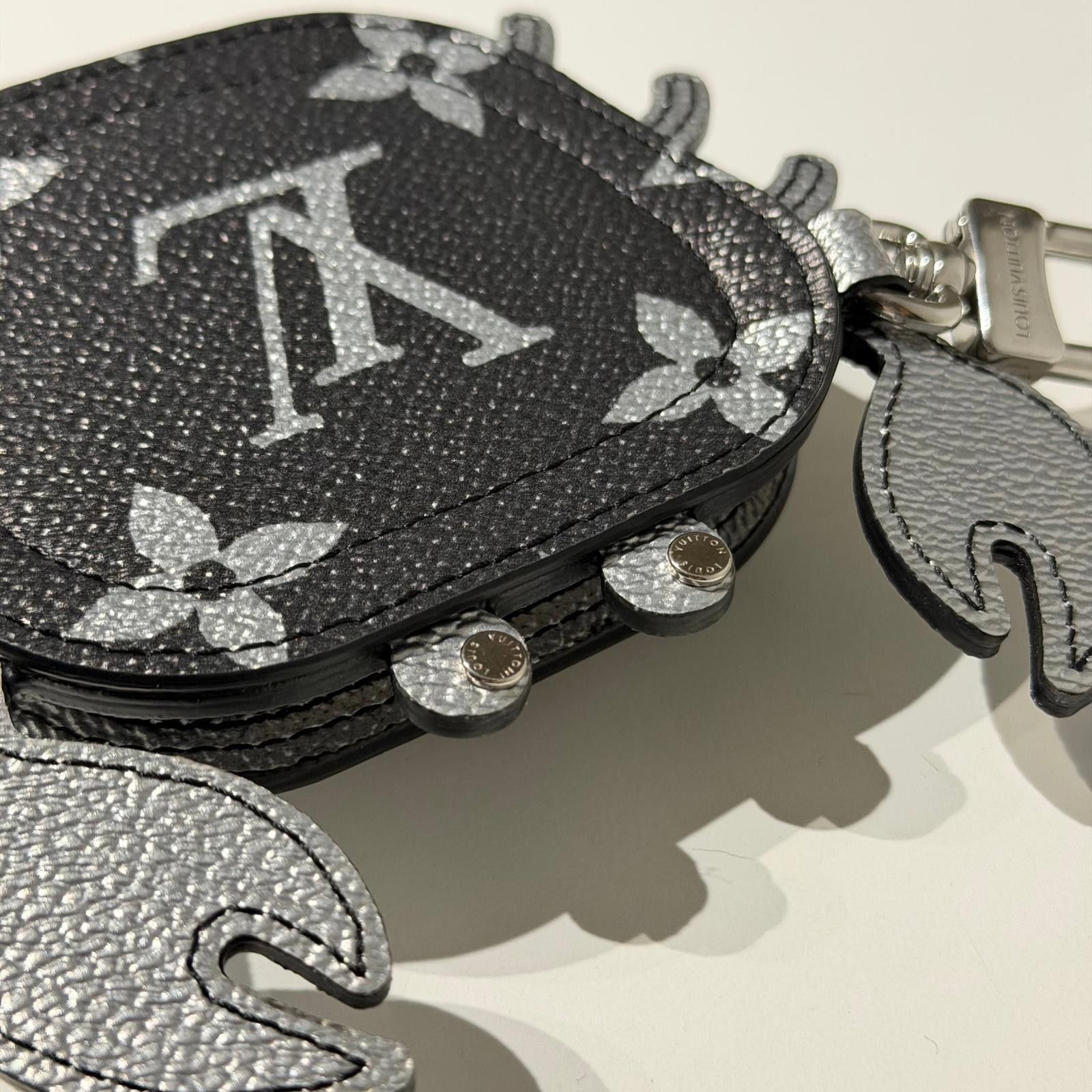 Louis Vuitton Louis Vuitton Leather Crab Bag Charm Size ONE SIZE - 6 Thumbnail