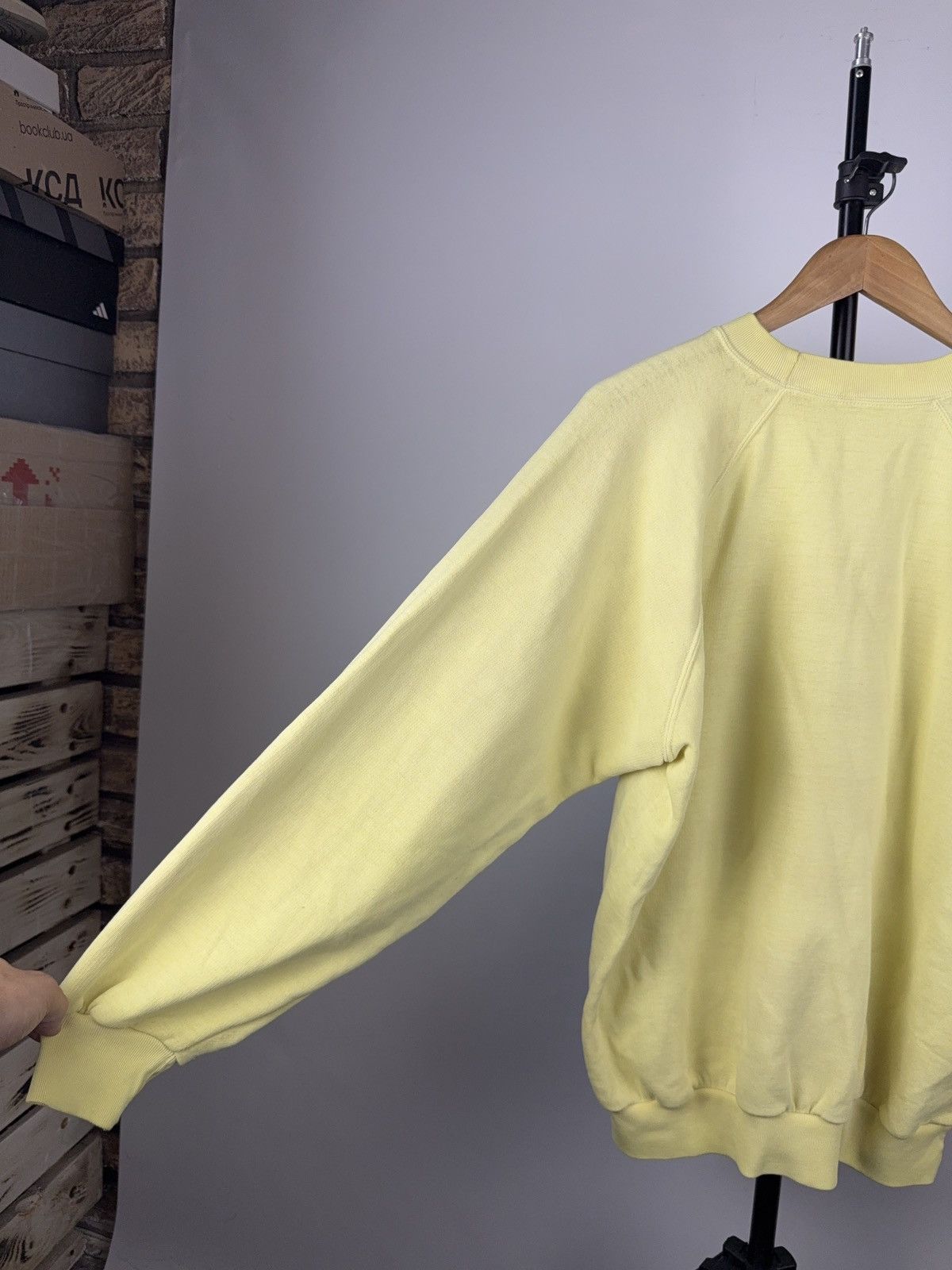 Levi's Vintage Clothing 90s Levi’s Retro Faded Yellow Raglan Crewneck Sweatshirt Size US L / EU 52-54 / 3 - 9 Thumbnail