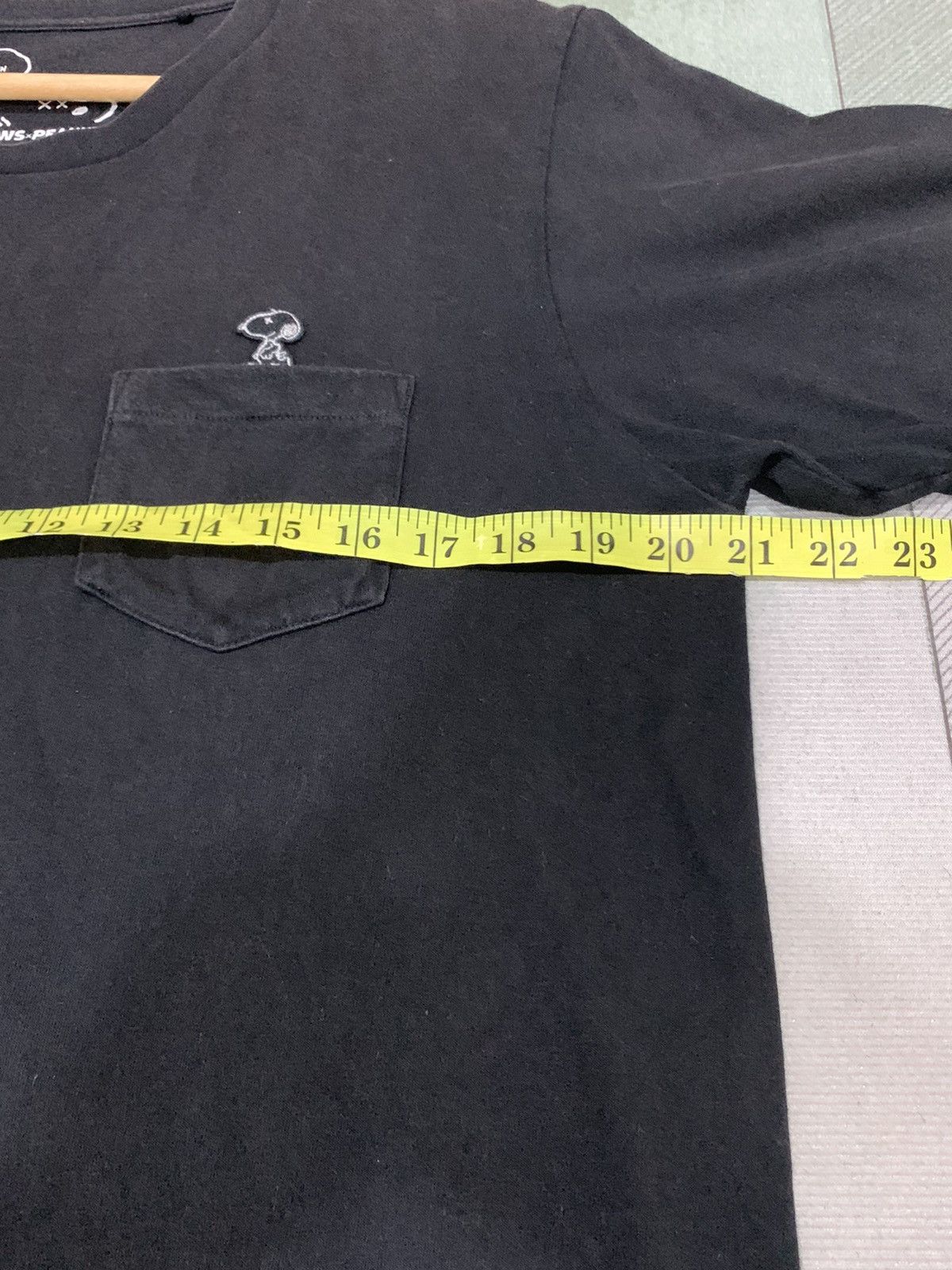 Kaws Vintage Kaws x Peanuts X Uniqlo Single Pocket T-Shirt Size US L / EU 52-54 / 3 - 11 Thumbnail