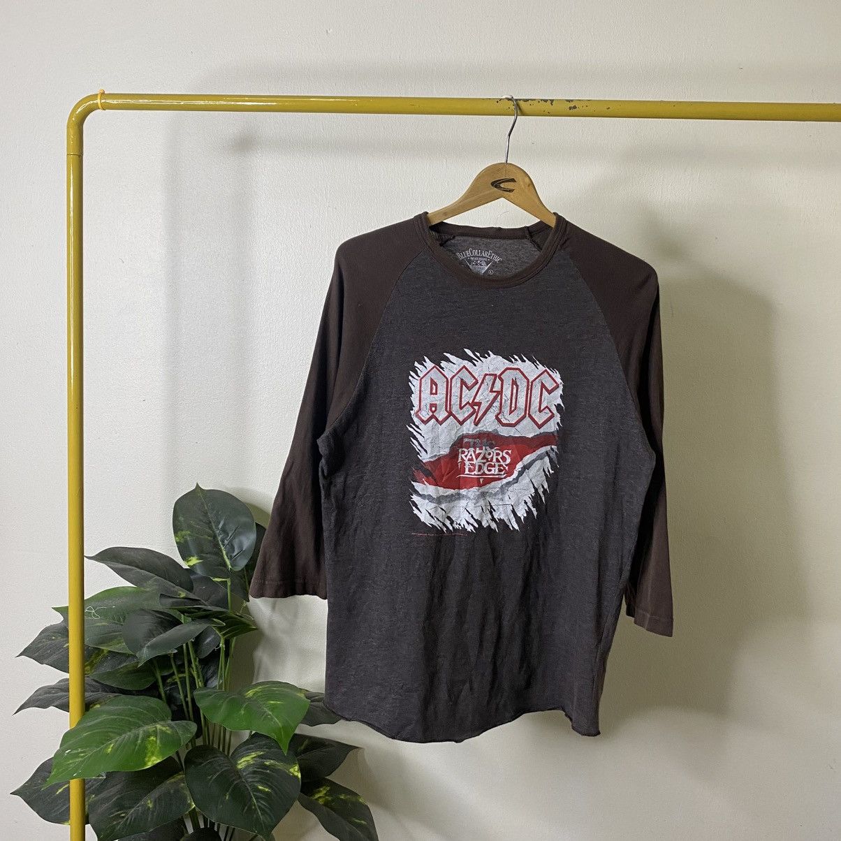 Band Tees Vintage 2004 ACDC The Razors Edge Album Raglan Tee Size US L / EU 52-54 / 3 - 1 Thumbnail