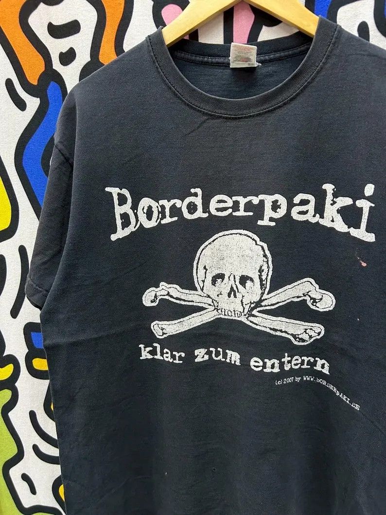 Vintage Vintage 2000s Borderpaki Punk Band tshirt size L Size US L / EU 52-54 / 3 - 1 Thumbnail