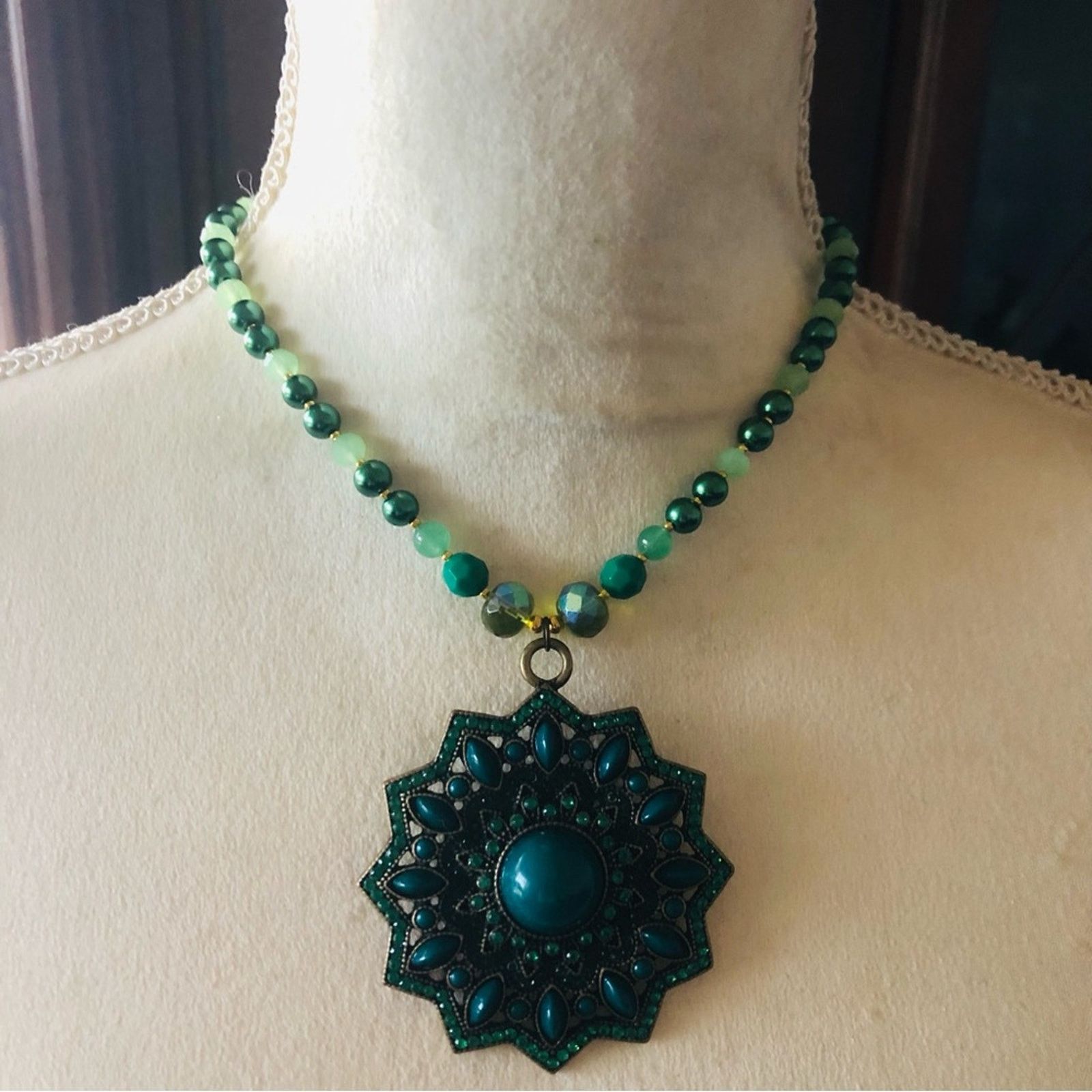 Handmade Handcrafted repurpose green stone cluster Pearl necklace Size ONE SIZE - 2 Thumbnail