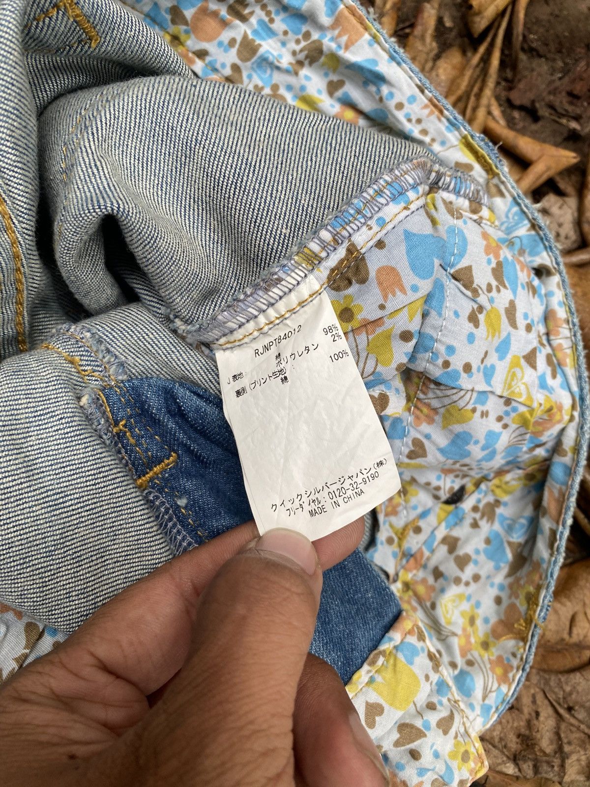 Juicy Couture Y2k Roxy Flare bell bottom jeans with script on back pocket Size 28" / US 6 / IT 42 - 5 Thumbnail