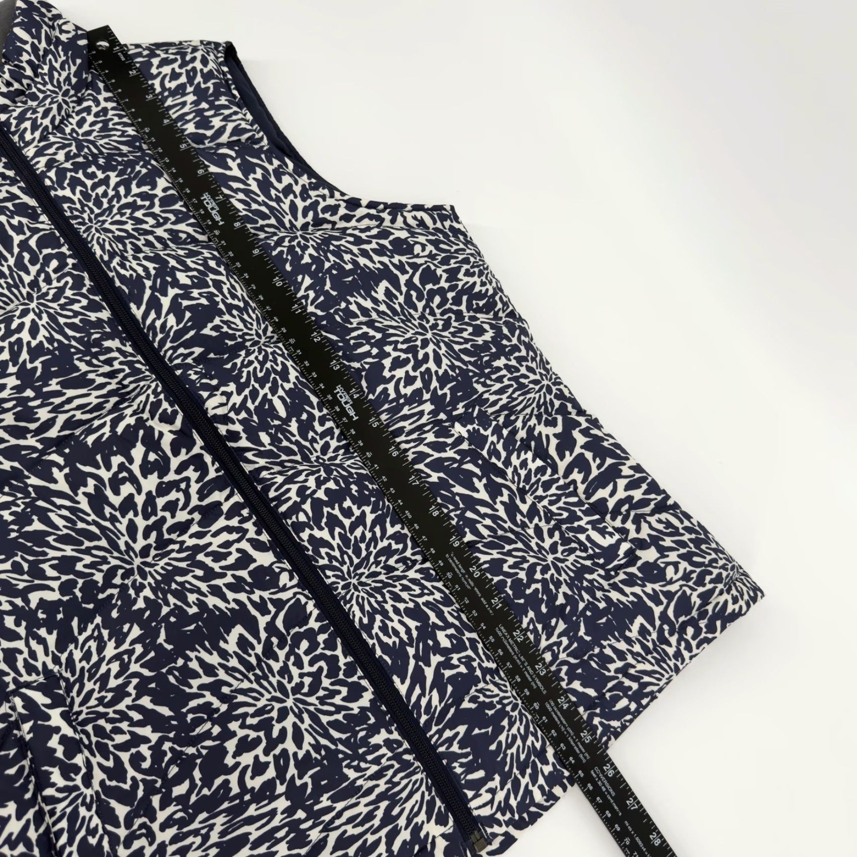 Lands' End Lands' End Vest Womens Medium Down Puffer Quilted Lightweight Lined Floral Navy Blue White Size M / US 6-8 / IT 42-44 - 7 Thumbnail