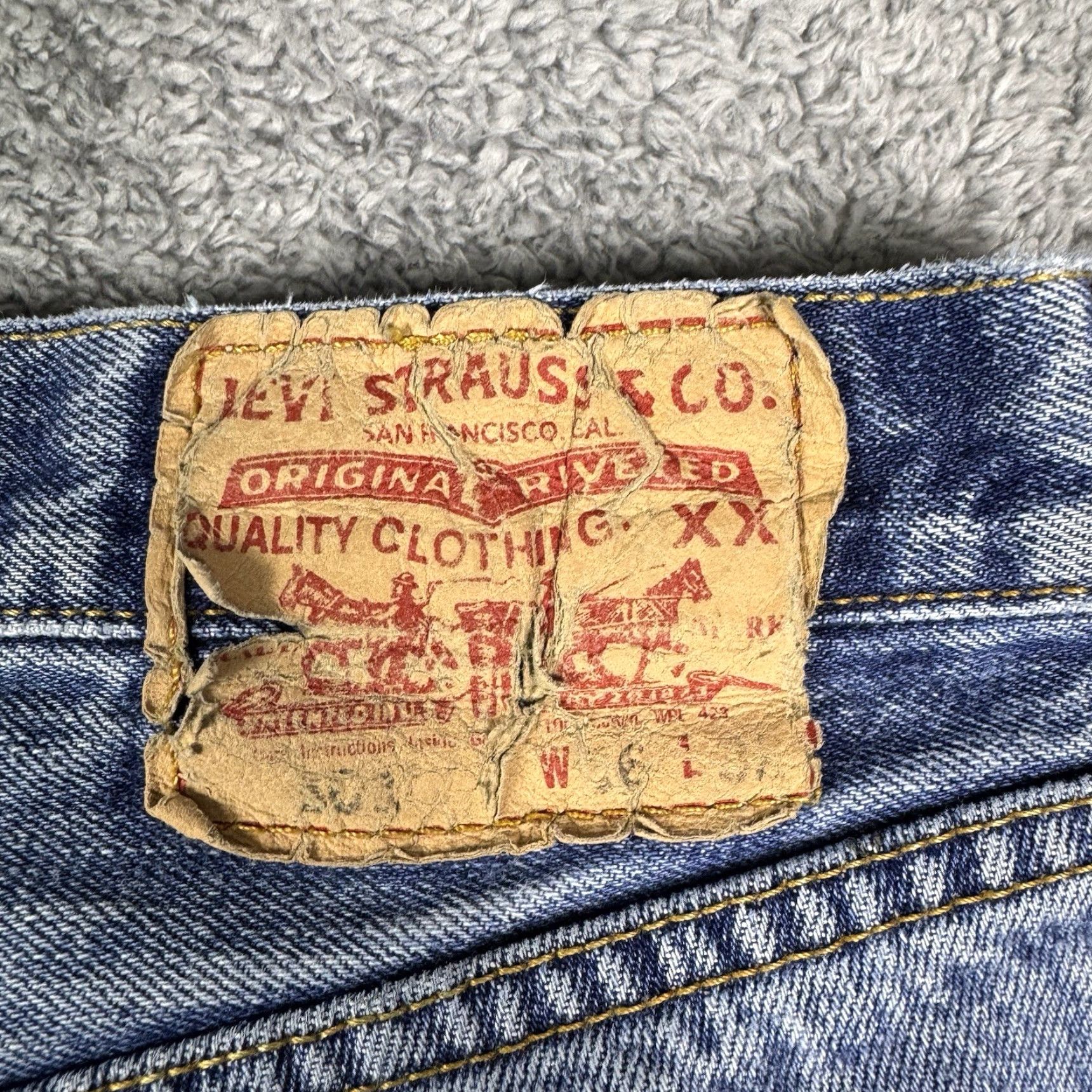 Levi's VINTAGE Levi's 501XX Jeans Men 36x32 Distressed Button Fly Straight Five-Pocket Denim Blue Size US 36 / EU 52 - 6 Thumbnail