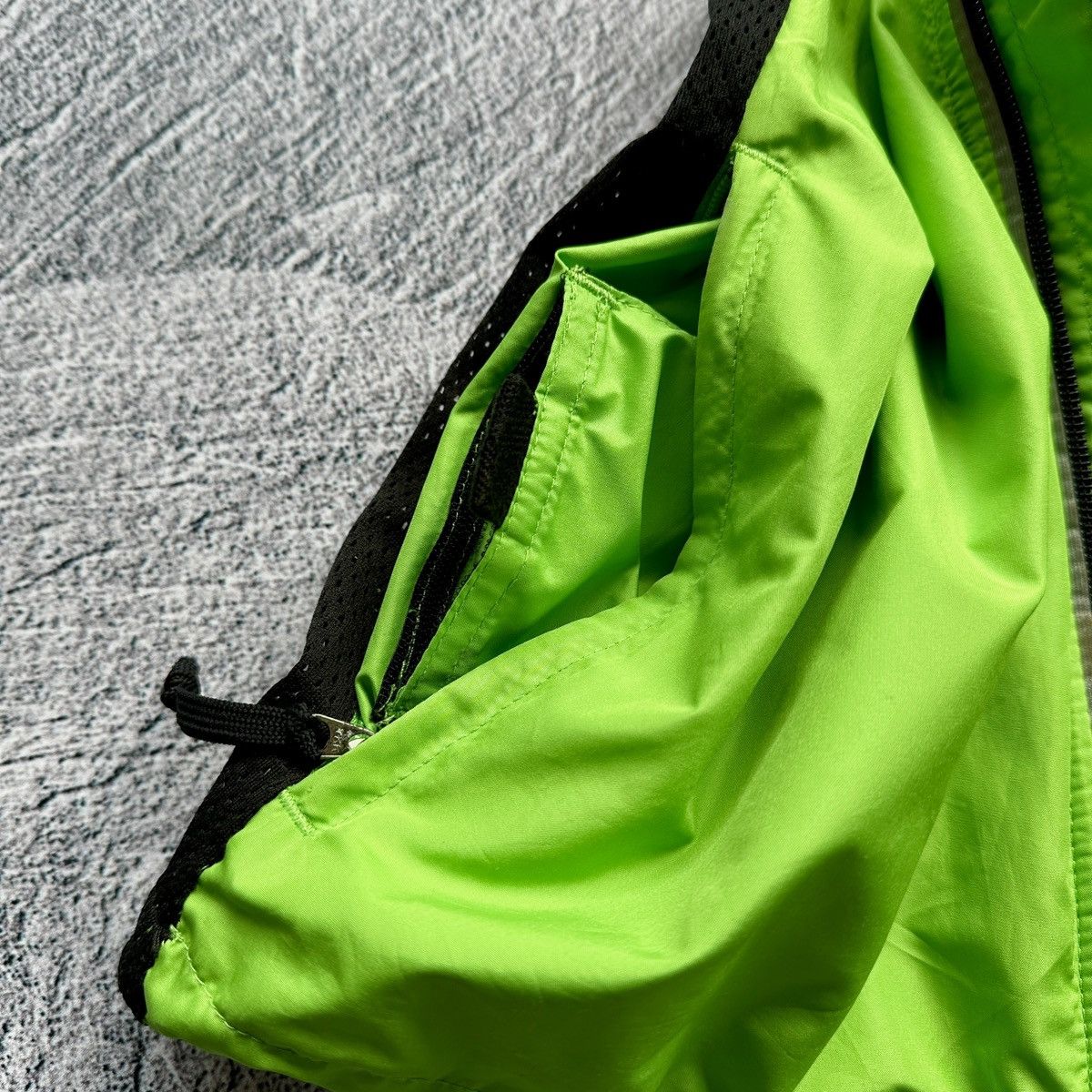 Other 🧨Vintage 90s Vest Nike Reflective Full Zip Green Size: S Size US S / EU 44-46 / 1 - 10 Thumbnail