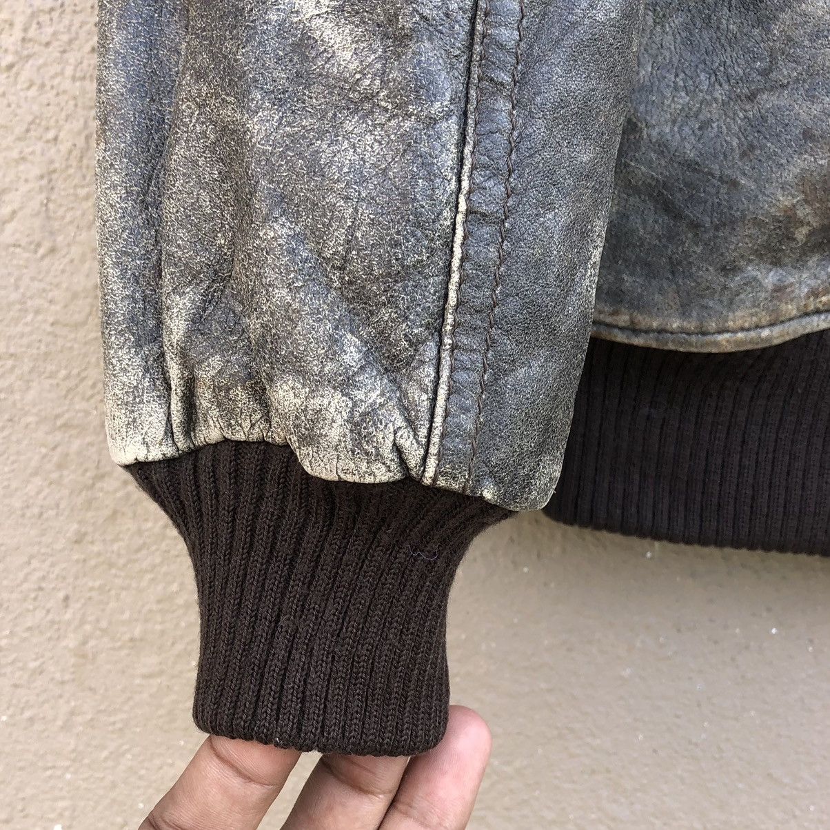 Vintage Vintage Sun Faded Cow Leather A-2 Bomber Jacket Size US M / EU 48-50 / 2 - 6 Thumbnail