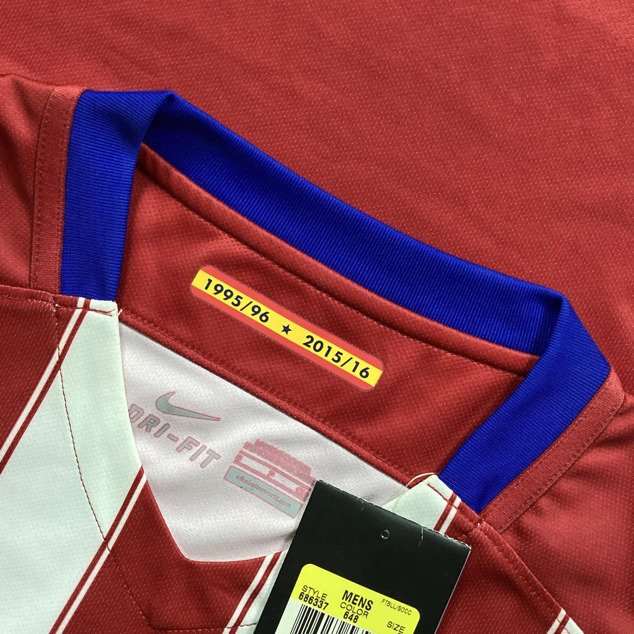 Nike 2015-16 Atletico Madrid Home Nike 686337-648 Size US S / EU 44-46 / 1 - 5 Thumbnail