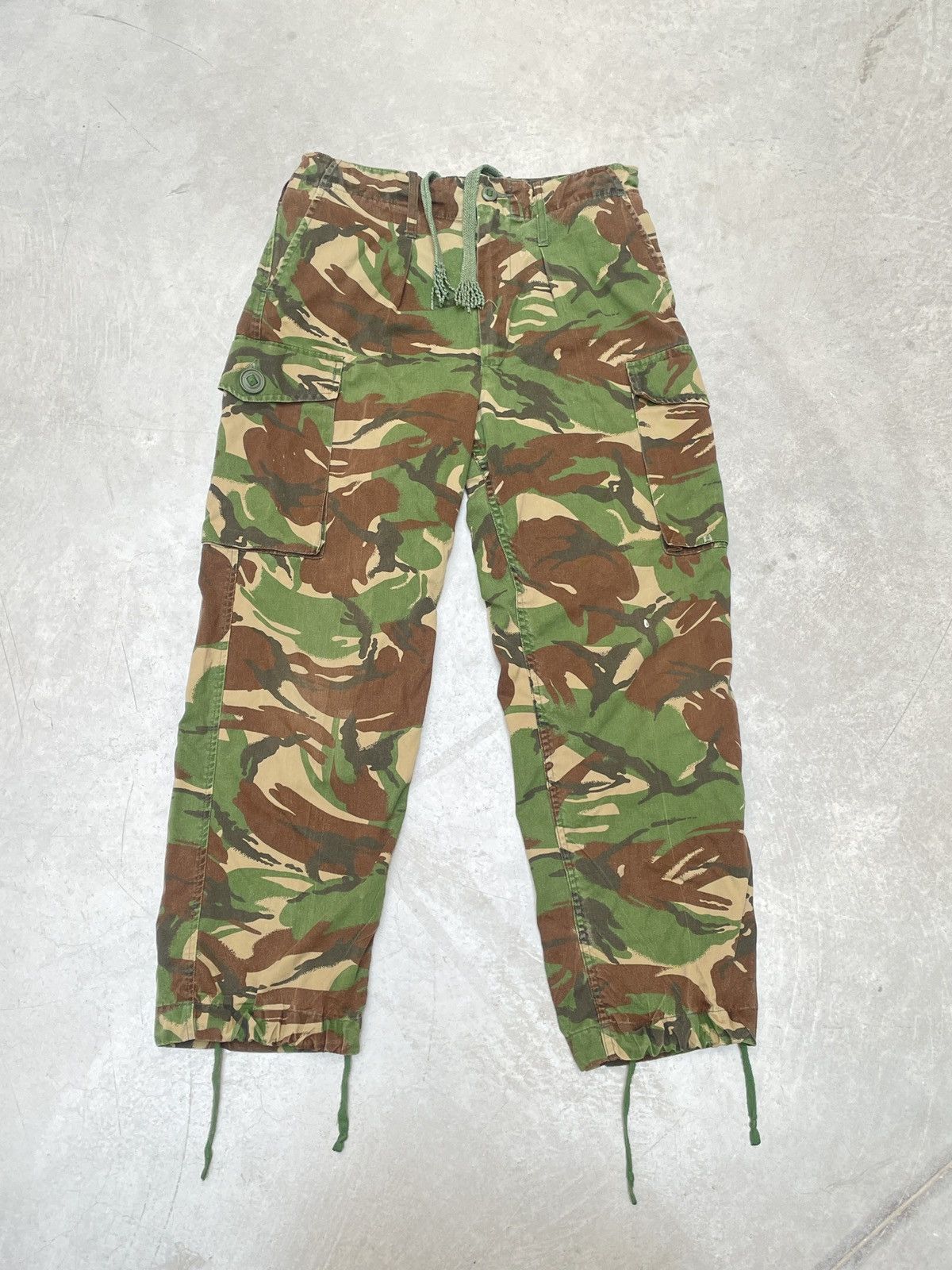 Vintage Vintage British Military Camo Cargo Pants DCTA Wide size 32 Size US 32 / EU 48 - 1 Thumbnail