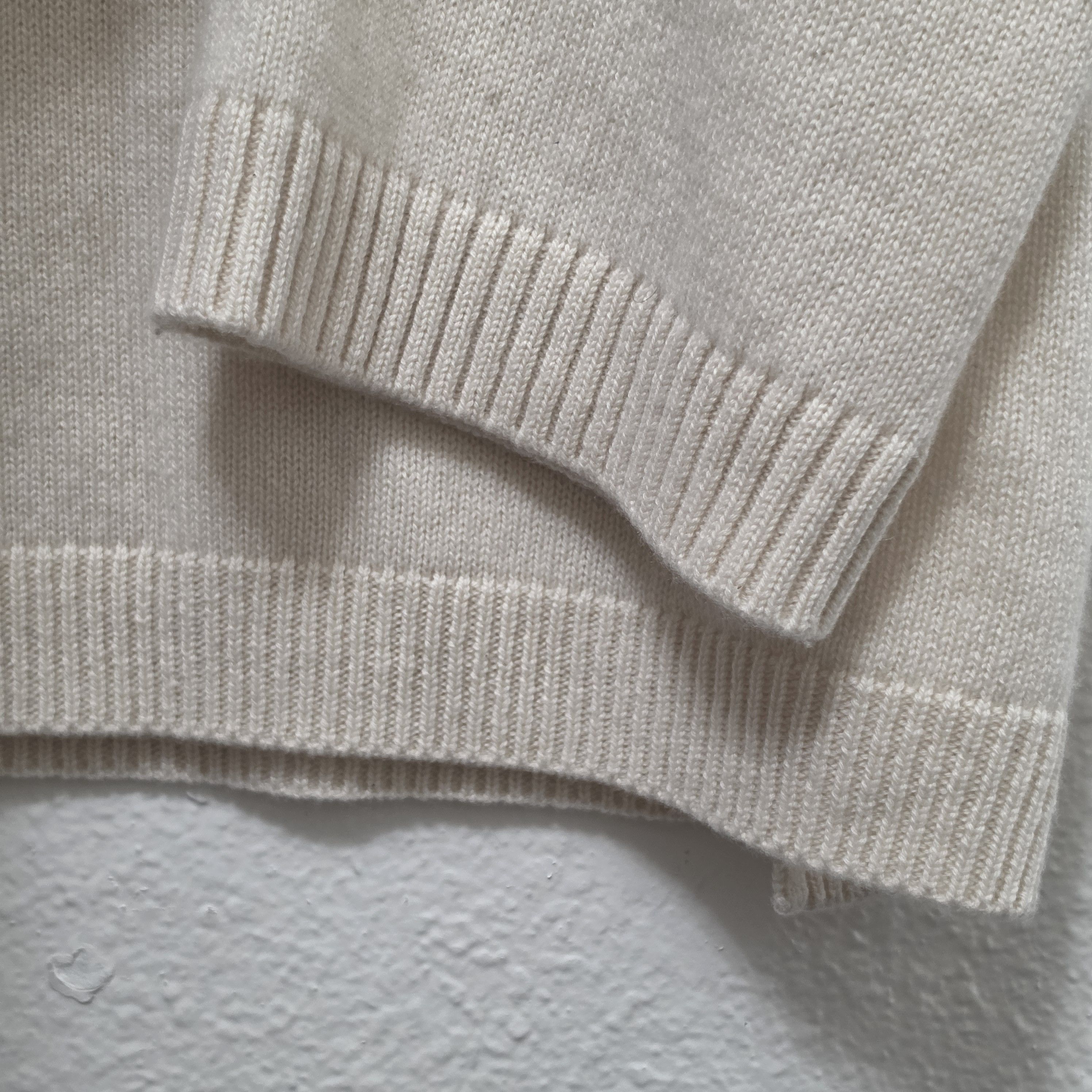 Valentino Cashmere V-neck Sweater Size L / US 10 / IT 46 - 5 Thumbnail