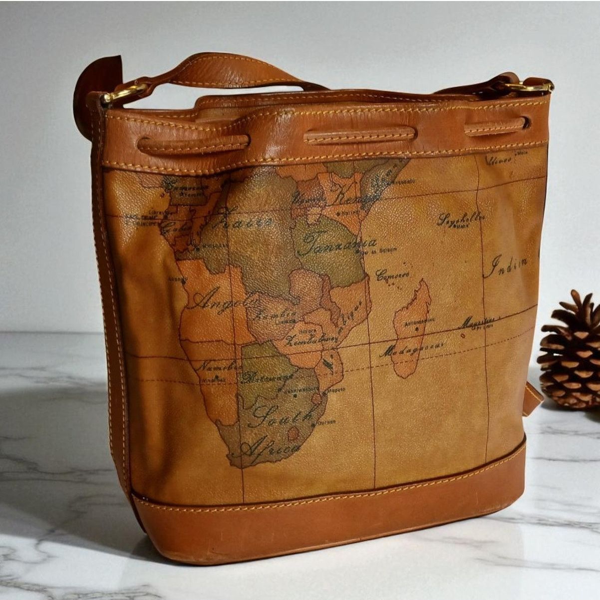 Alviero Martini Authentic Alviero Martini Classe World Map Bucket Bag Size ONE SIZE - 2 Thumbnail