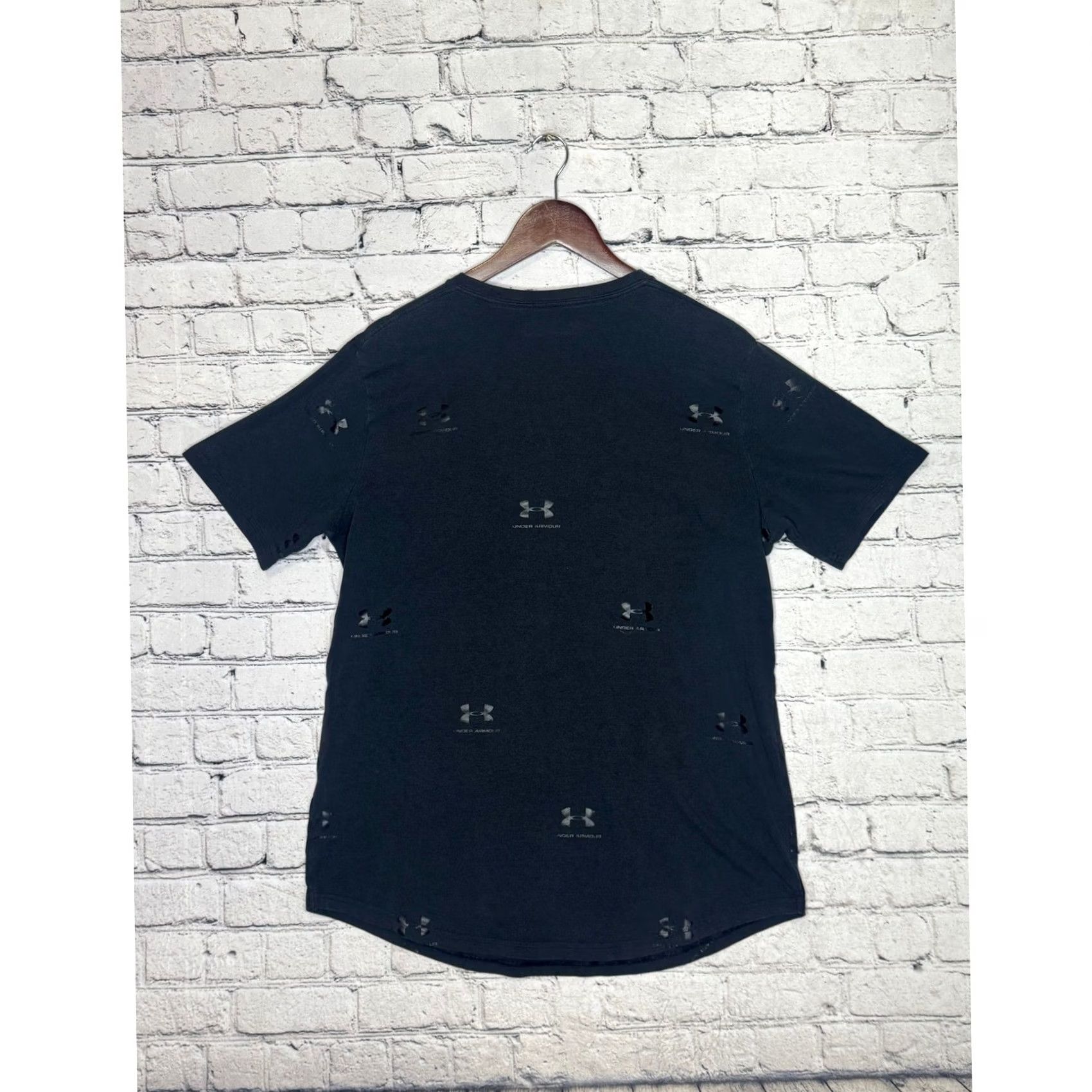 Under Armour Under Armour Graphic T Shirt Mens Large Loose HeatGear Black Crew Neck Short Sleeve Logo Pattern Size US L / EU 52-54 / 3 - 4 Thumbnail