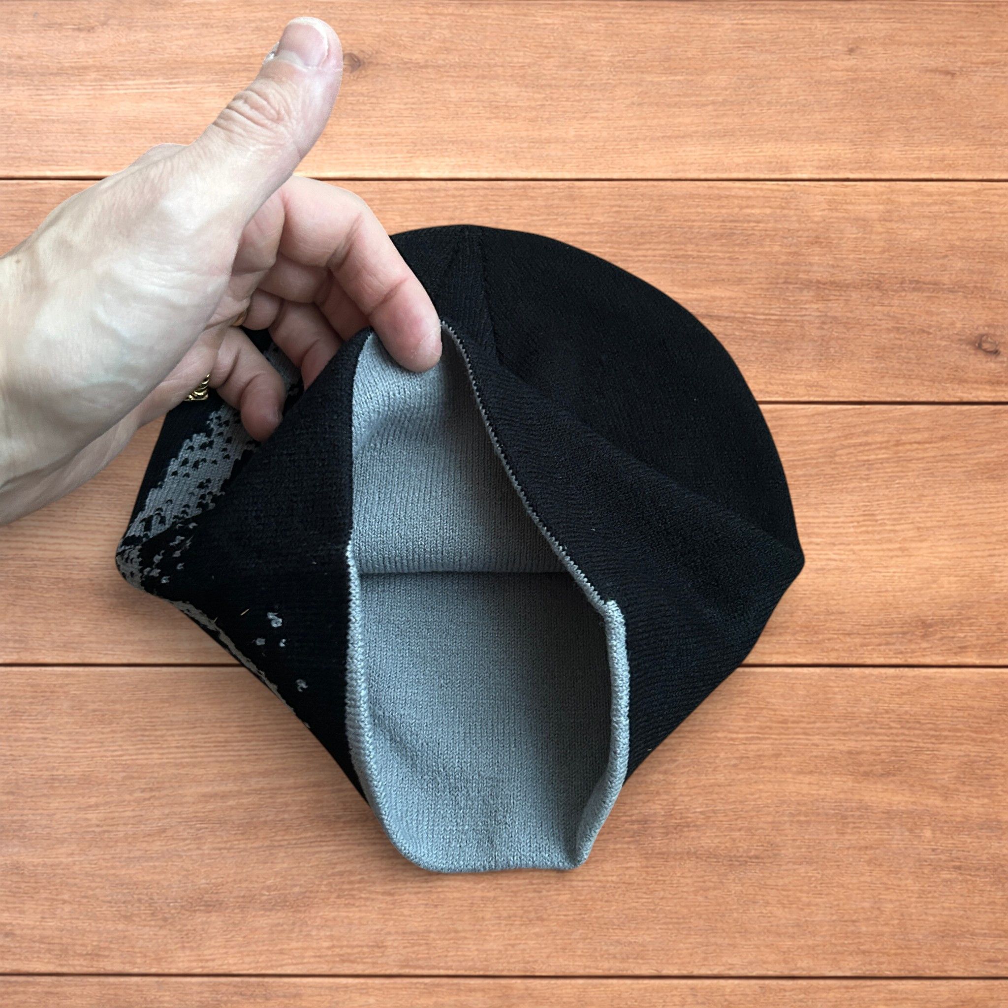Japanese Brand Japanese vintage style beanie in black with graphic design. Size ONE SIZE - 4 Thumbnail