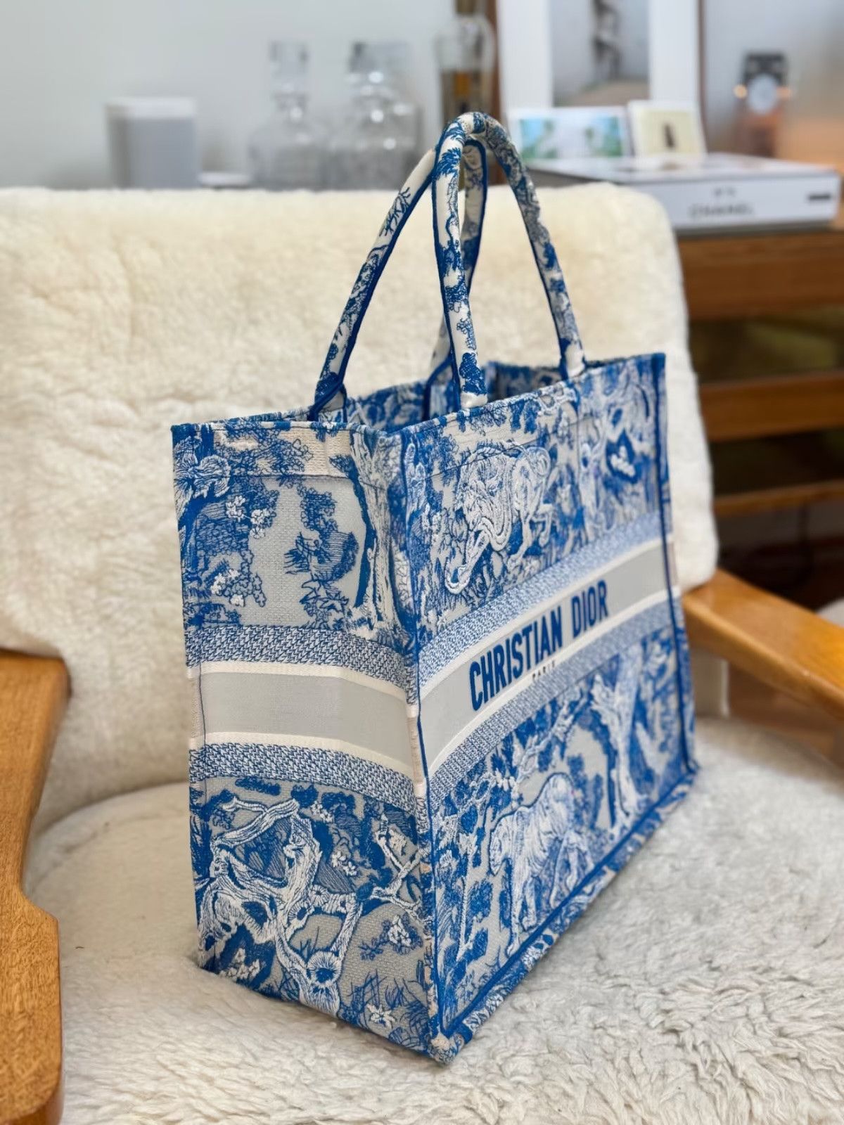 Christian Dior Monsieur Christian Dior Tote Bag DIORIVERA Mykonos Special Edition Size ONE SIZE - 7 Thumbnail