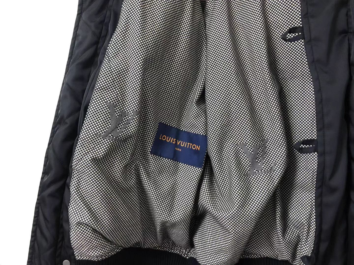 Louis Vuitton Louis Vuitton Fuji Snow Mountain Wolf Fur Down Jacket Size US M / EU 48-50 / 2 - 3 Thumbnail