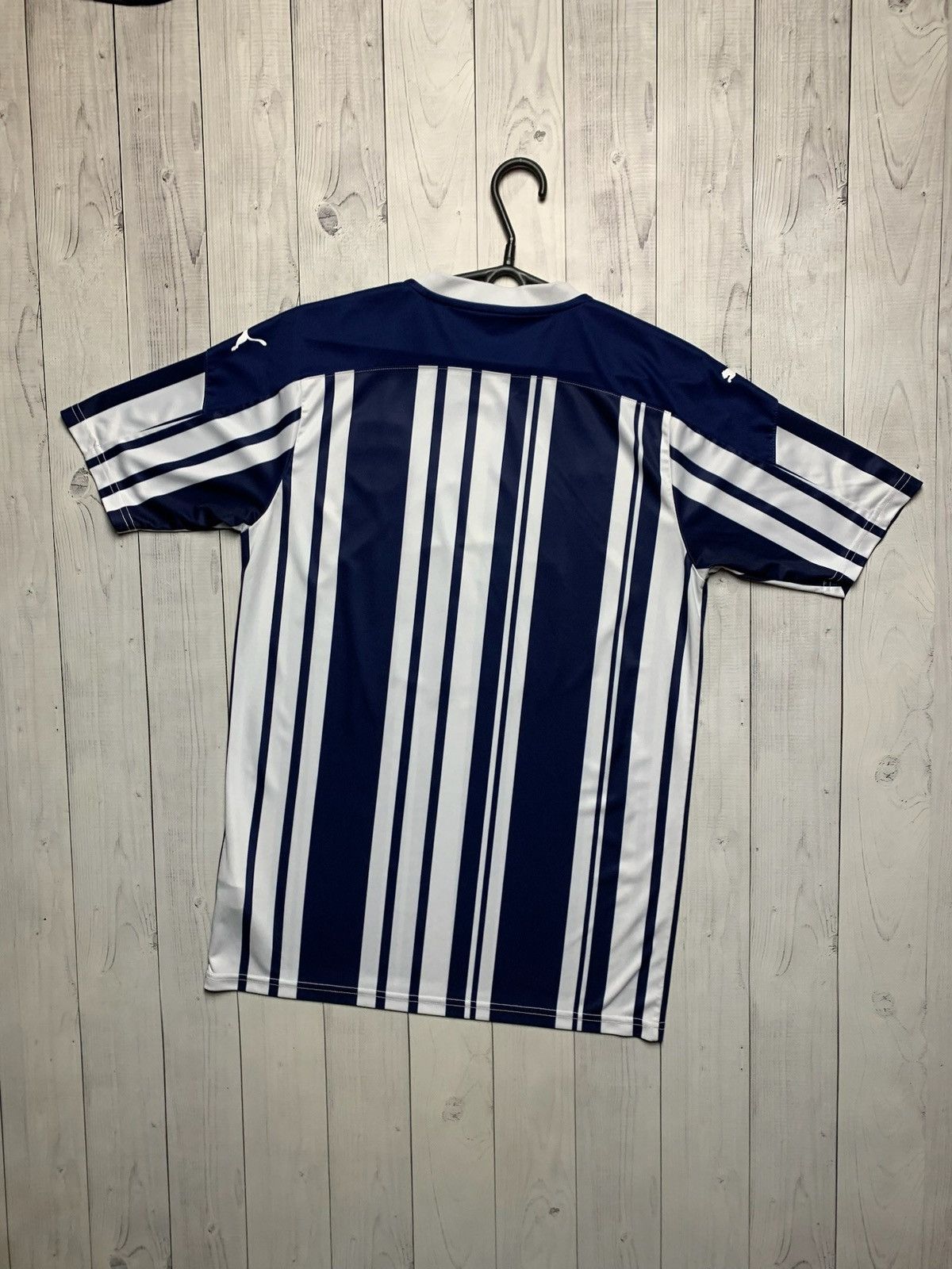 Puma × Vintage Vintage puma soccer jersey West Bromwich size M Size US M / EU 48-50 / 2 - 4 Thumbnail