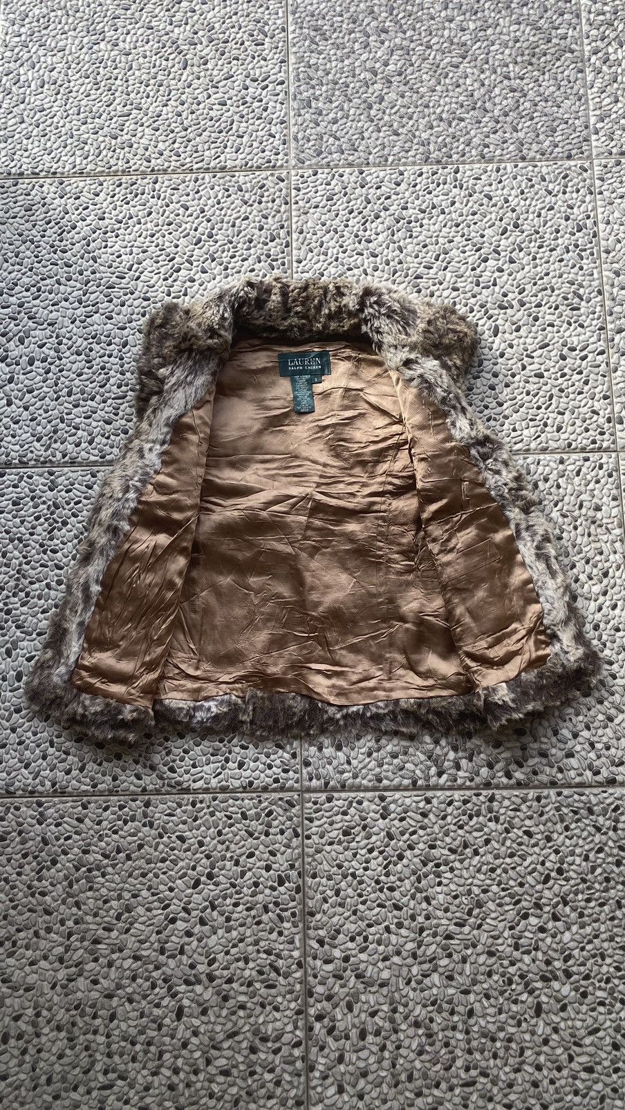 If Six Was Nine × Lauren Ralph Lauren × Ralph Lauren Y2K Lauren Ralph Lauren Croped Faux Fur Vest Size S / US 4 / IT 40 - 3 Thumbnail