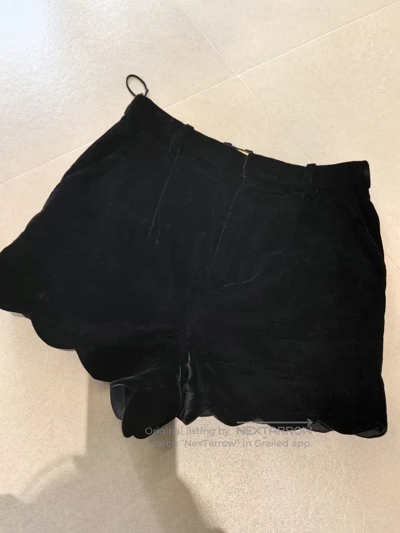 Saint Laurent Paris Saint Laurent Paris size F36 Velvet Black Petal Shorts Size 25" / US 0 / IT 36 - 1 Thumbnail