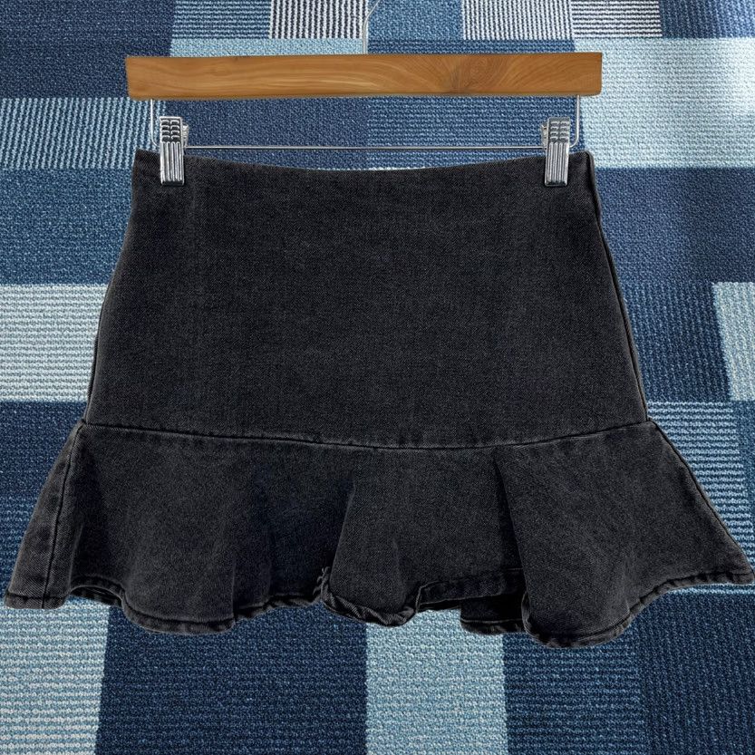 Forever 21 FOREVER 21 Mini Skirt Women's S Black Ruffle Back Zip Cotton Denim 90s Size 28" / US 6 / IT 42 - 1 Thumbnail