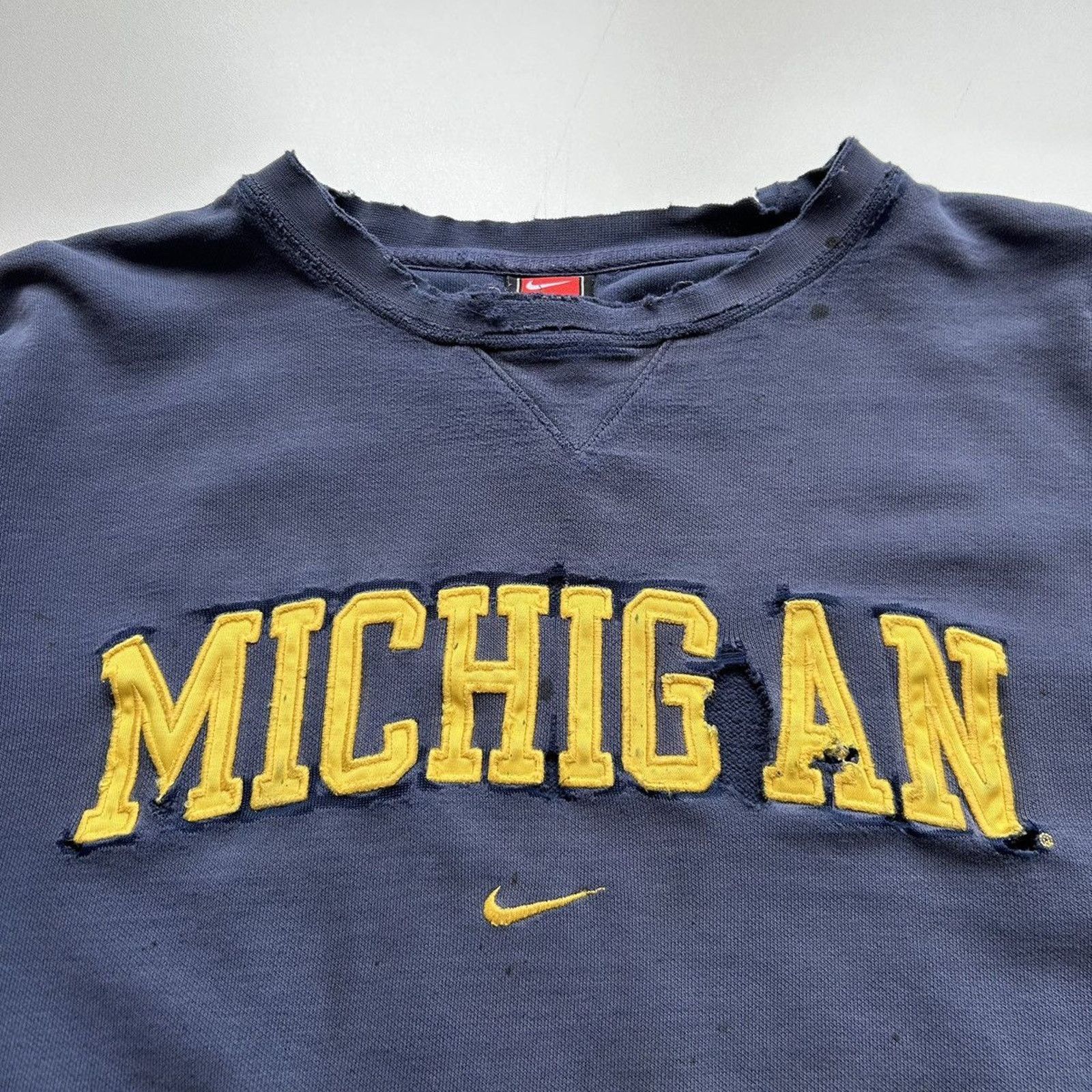 NCAA Vintage 90s Nike Center Swoosh Michigan NCAA Crewneck XL Size US XL / EU 56 / 4 - 3 Thumbnail