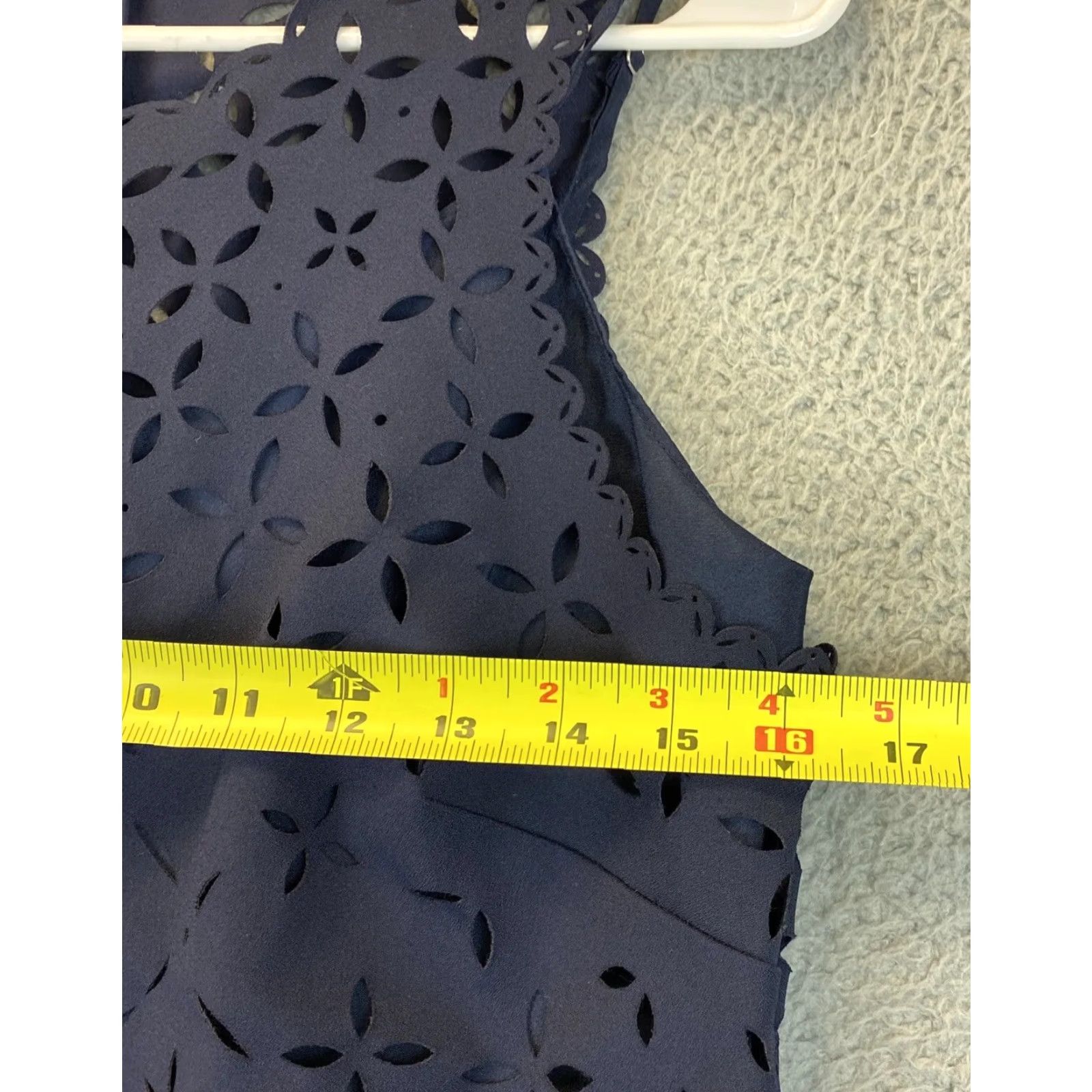 Vintage J Crew Womens Scalloped Crepe Sleeveless Sheath Dress Navy Blue Size 6 / 71-21 Size M / US 6-8 / IT 42-44 - 3 Thumbnail