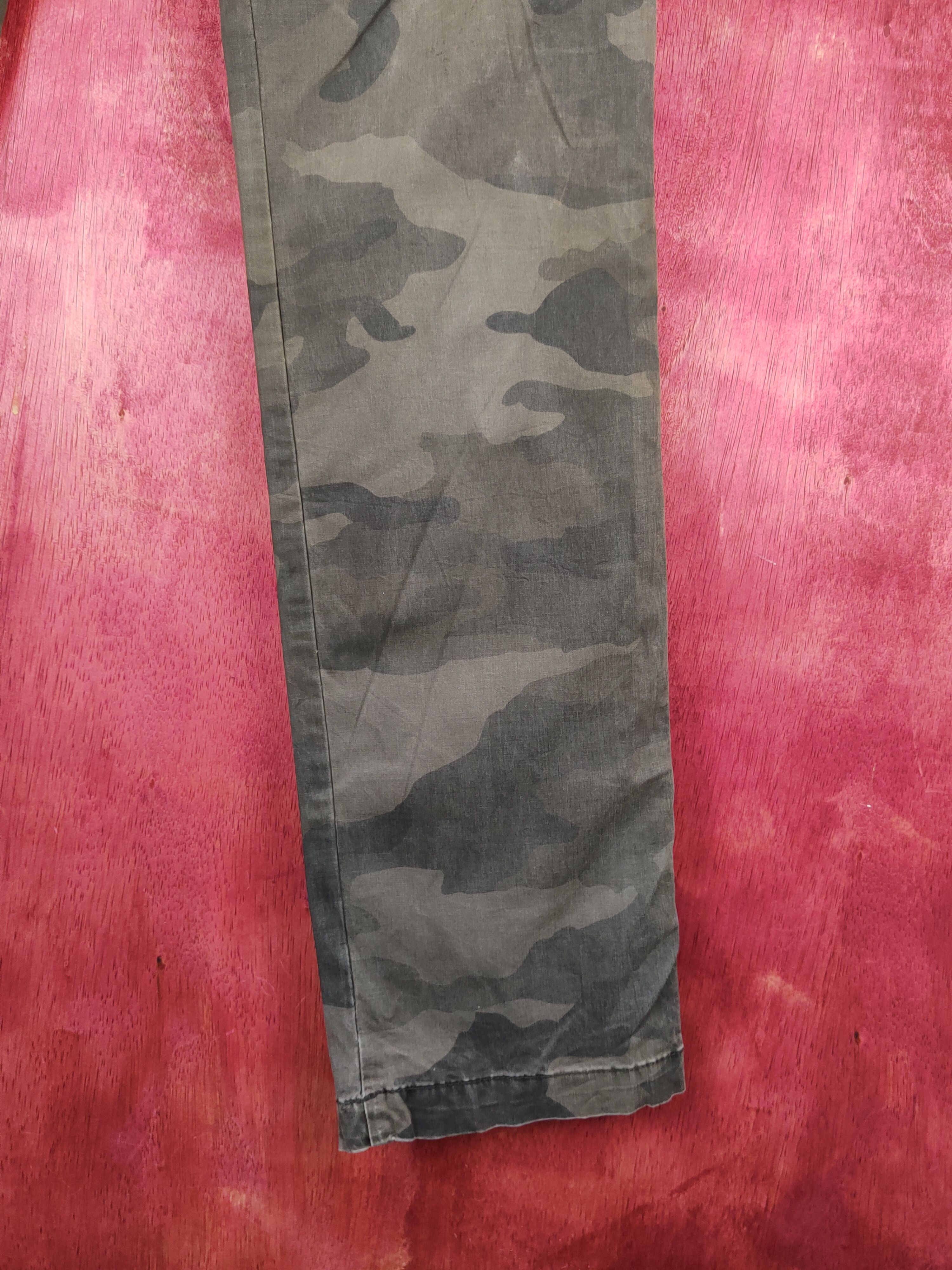Japanese Brand Uniqlo Camo Multipocket Tactical Cargo Pants #S1838 Size 28" / US 6 / IT 42 - 6 Thumbnail