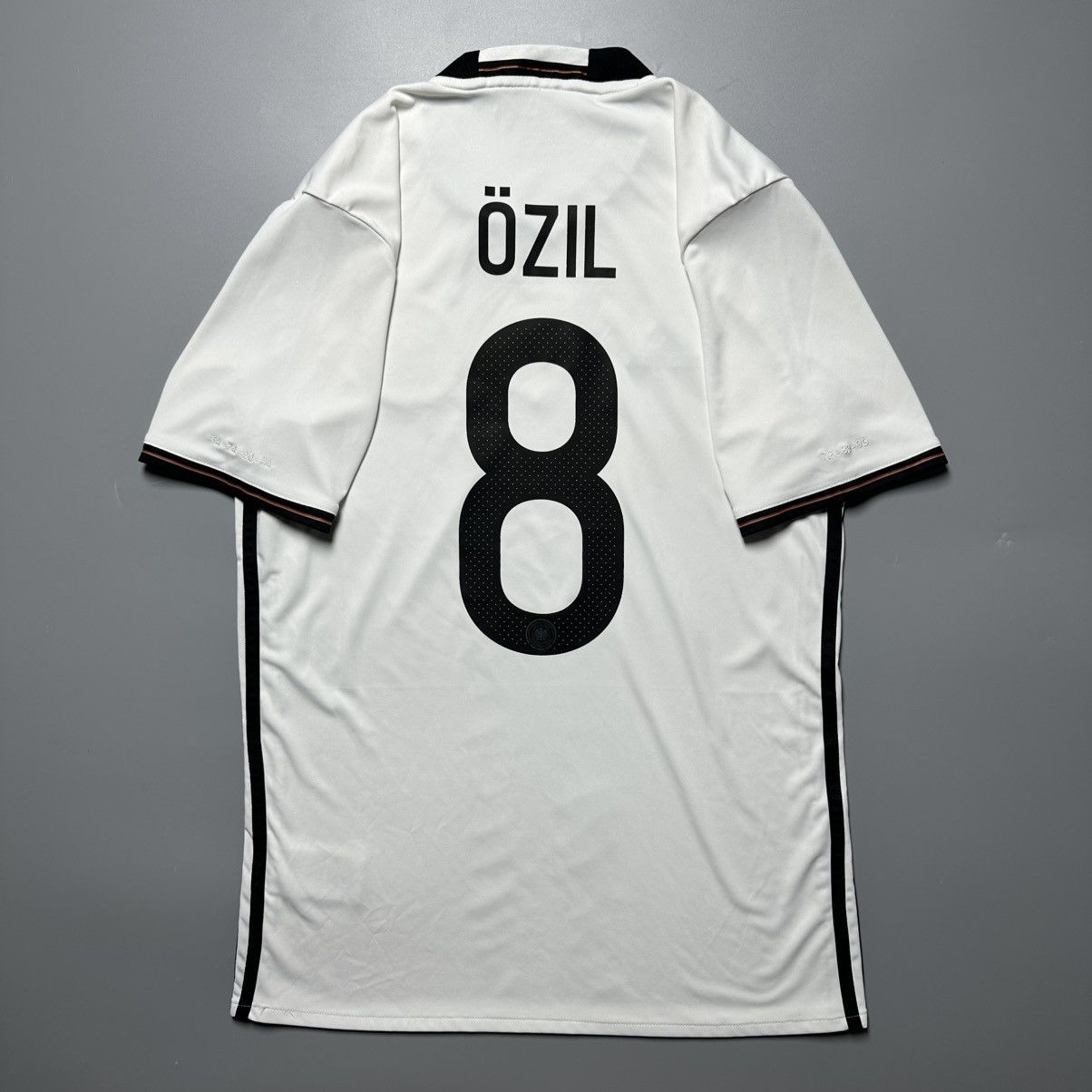 Vintage GERMANY ADIDAS 2016 EURO FOOTBALL SOCCER HOME JERSEY #8 OZIL Size US S / EU 44-46 / 1 - 1 Thumbnail