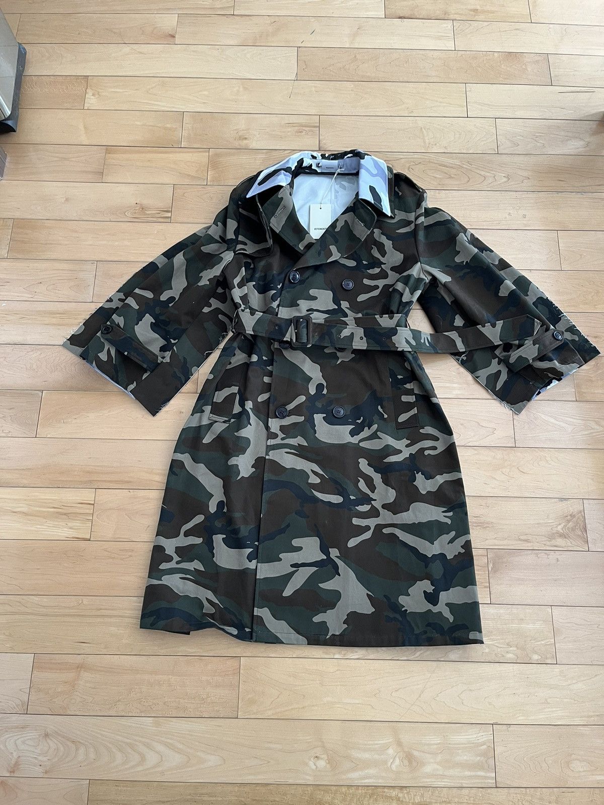 image of NWOT - Vetements Fw20 Runway Camo Layered Trench Coat, Women's (Size XS)