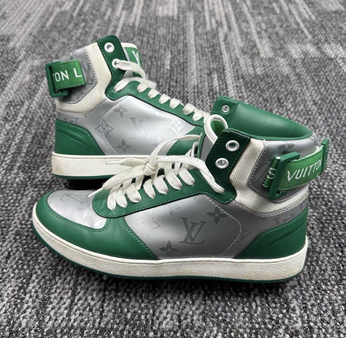 Louis Vuitton Louis Vuitton Rivoli Monogram High Top Sneakers J42 Size US 7 / EU 40 - 4 Thumbnail