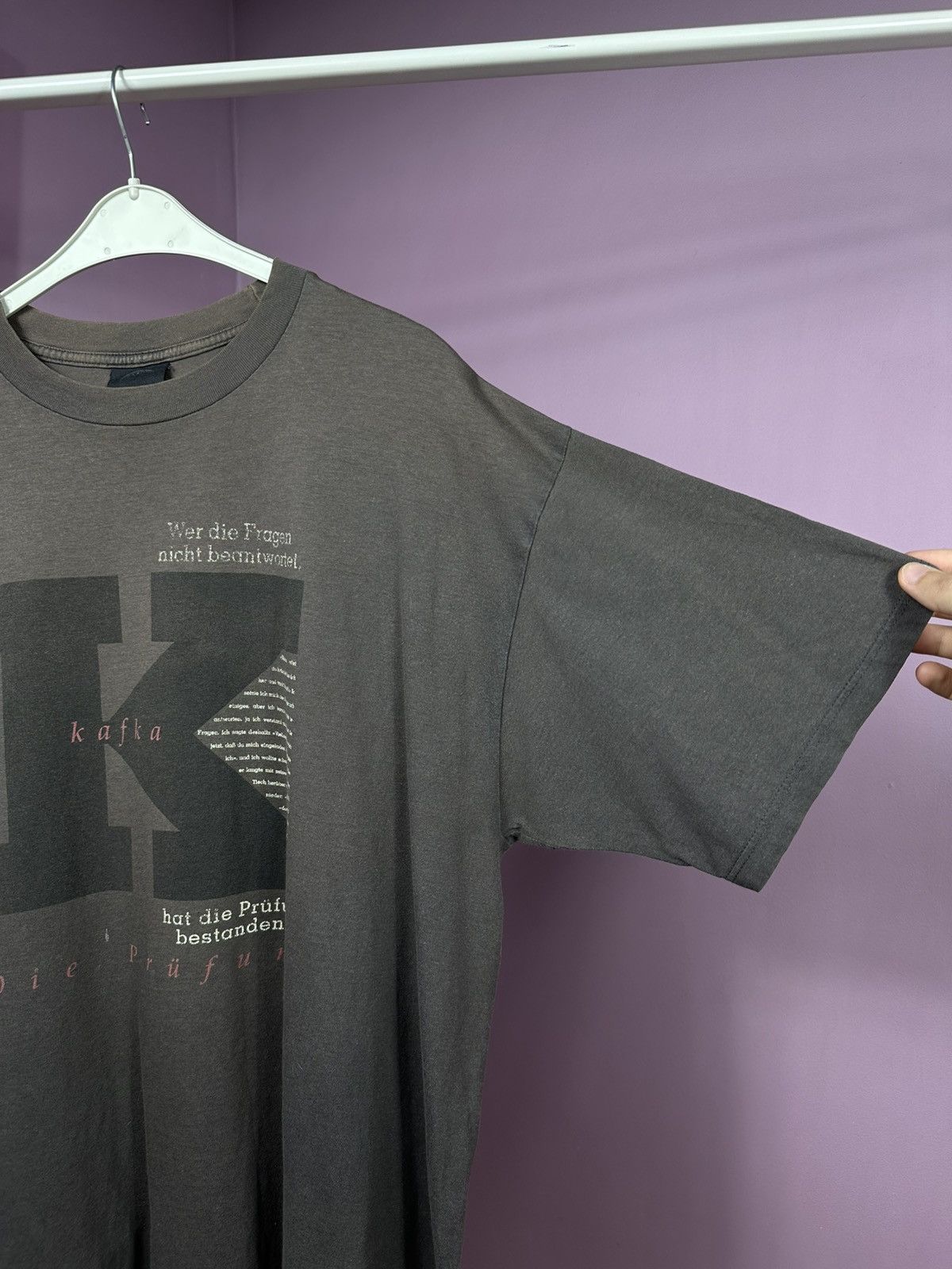 Other Parole Di Cotone Vintage Franz Kafka Die Prufung Art T-Shirt Size US L / EU 52-54 / 3 - 5 Thumbnail