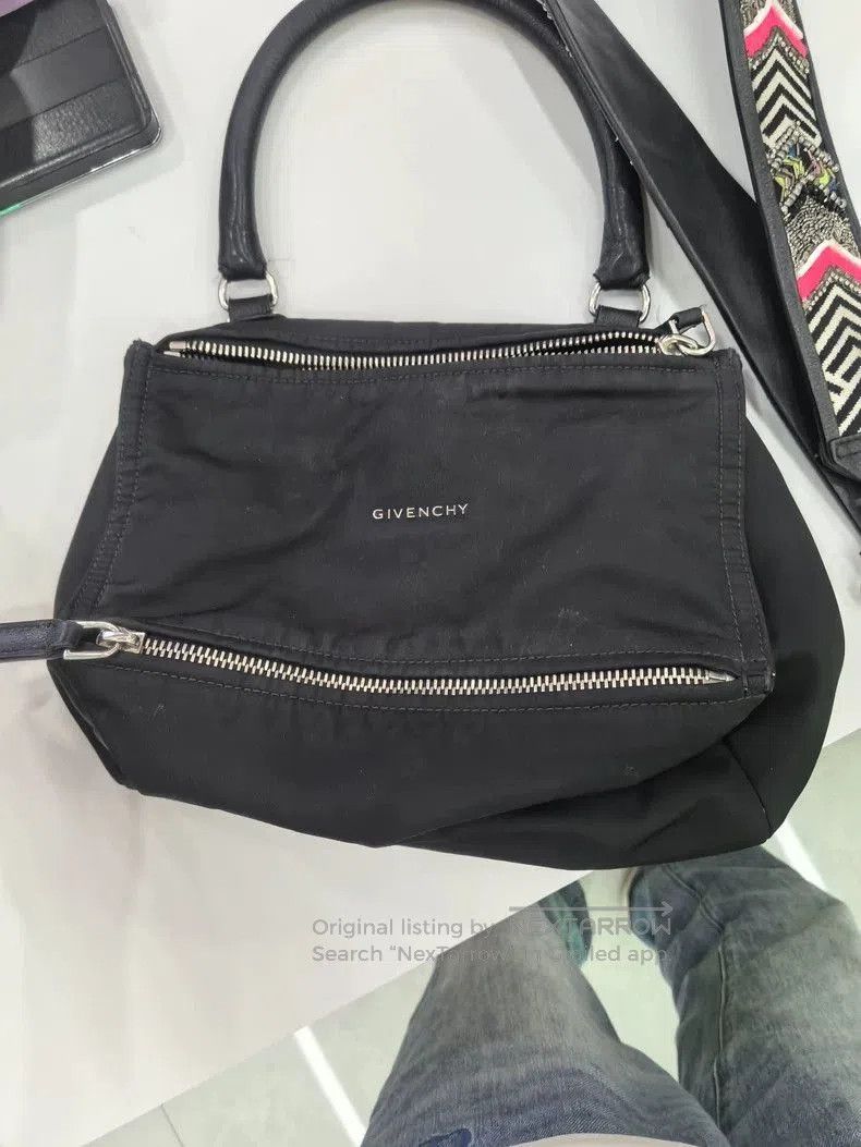 Givenchy Givenchy Crossbody Bag with Strap. Size ONE SIZE - 1 Thumbnail