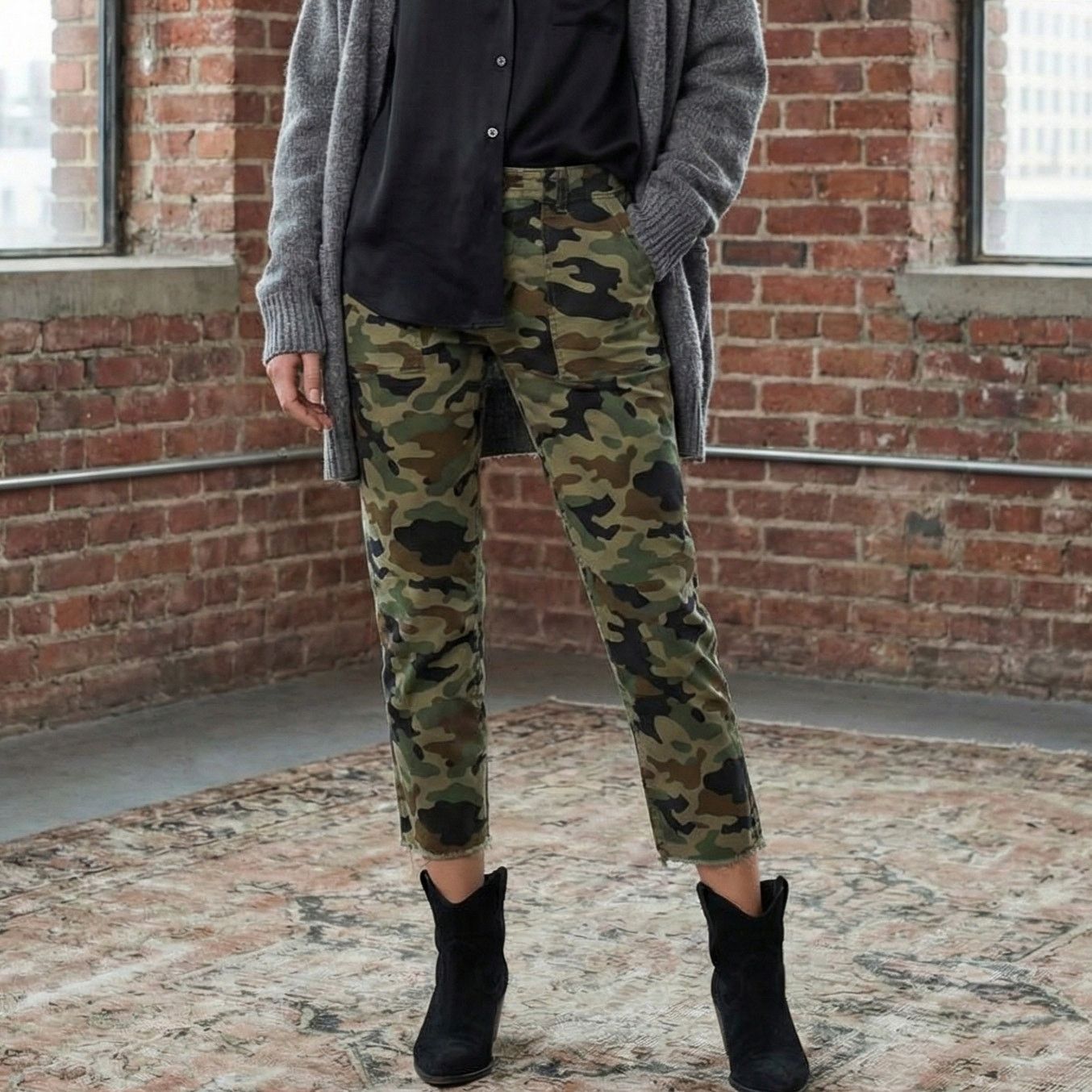 NILI LATON Women's Jenna Cropped Raw hem Military Pants camo