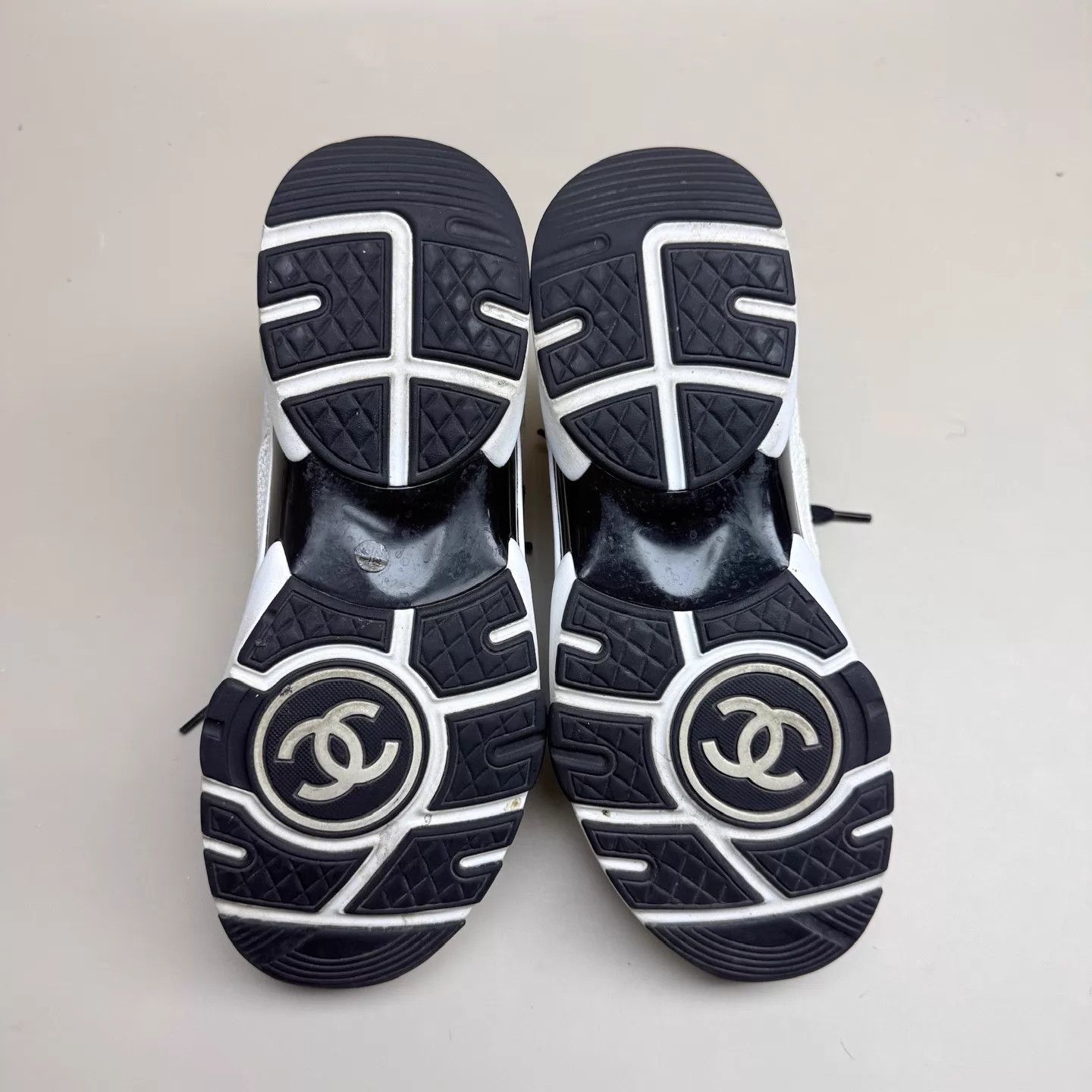 Chanel CHANEL CC Panda Strap Sneakers 36.5 Size US 6 / IT 36 - 6 Thumbnail
