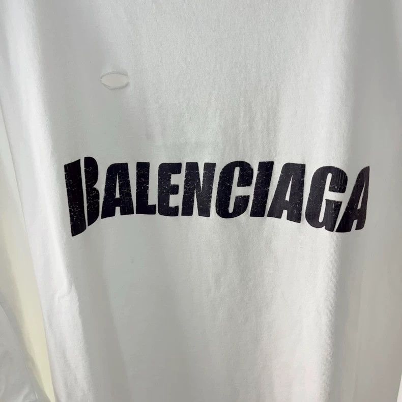 Balenciaga Balenciaga Short-sleeved raglan T-shirt with holes and cra Size US L / EU 52-54 / 3 - 4 Thumbnail