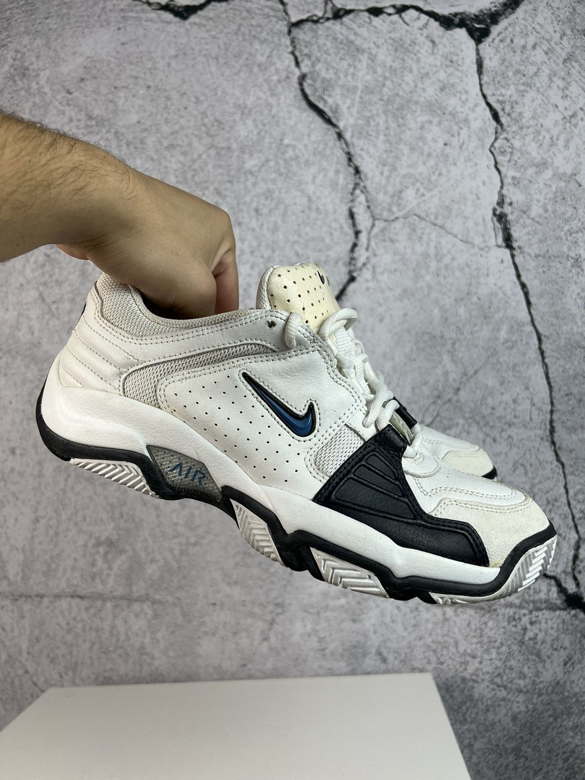Vintage Nike Air 00s 2003 White/black sneakers shoe