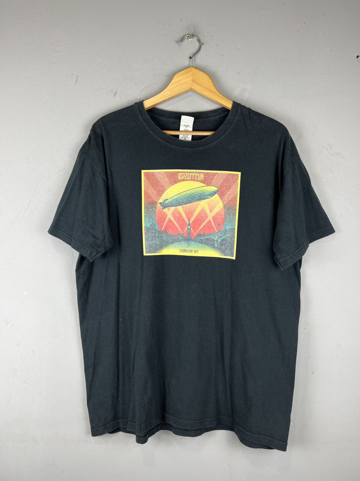 Band Tees Vintage Led Zeppelin Celebration day box logo t shirt Size US XL / EU 56 / 4 - 1 Thumbnail