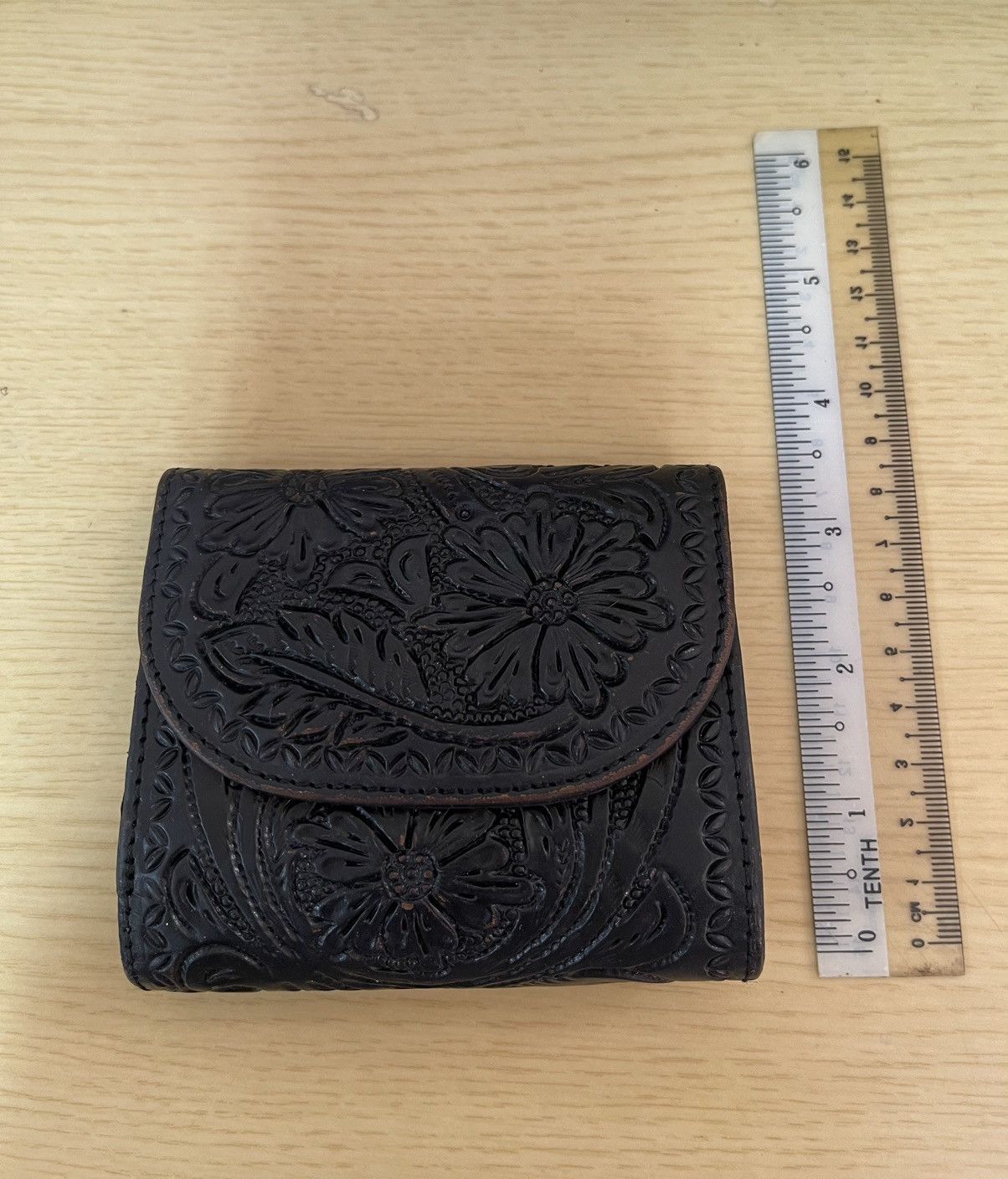 Genuine Leather × Japanese Brand × Vintage Leather Wallet Carving Tribe Tri Fold Made in Japan Size ONE SIZE - 7 Thumbnail