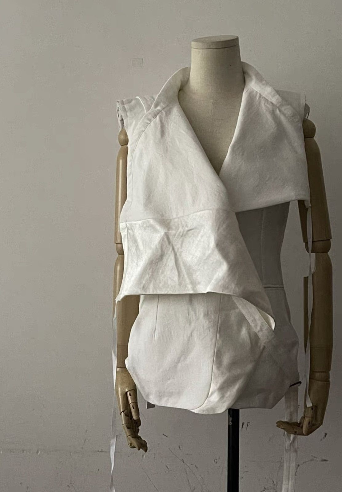 Ann Demeulemeester Ann Demeulemeester | Deconstructed Shoulder Strap Vest Size S / US 4 / IT 40 - 1 Thumbnail