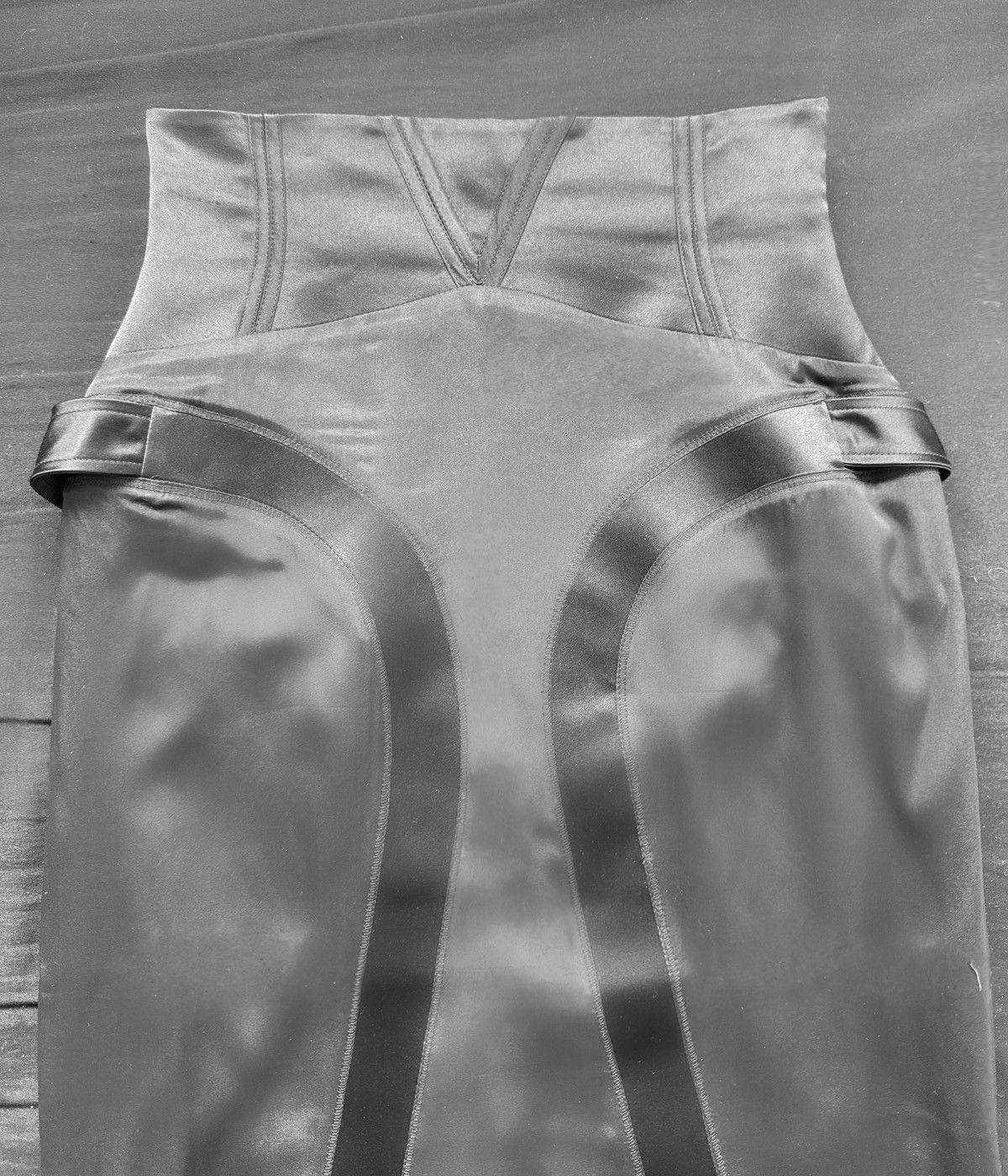 Tom Ford Famous Tom Ford for Gucci RUNWAY Fall/Winter 2003 skirt Size 26" / US 2 / IT 38 - 10 Thumbnail