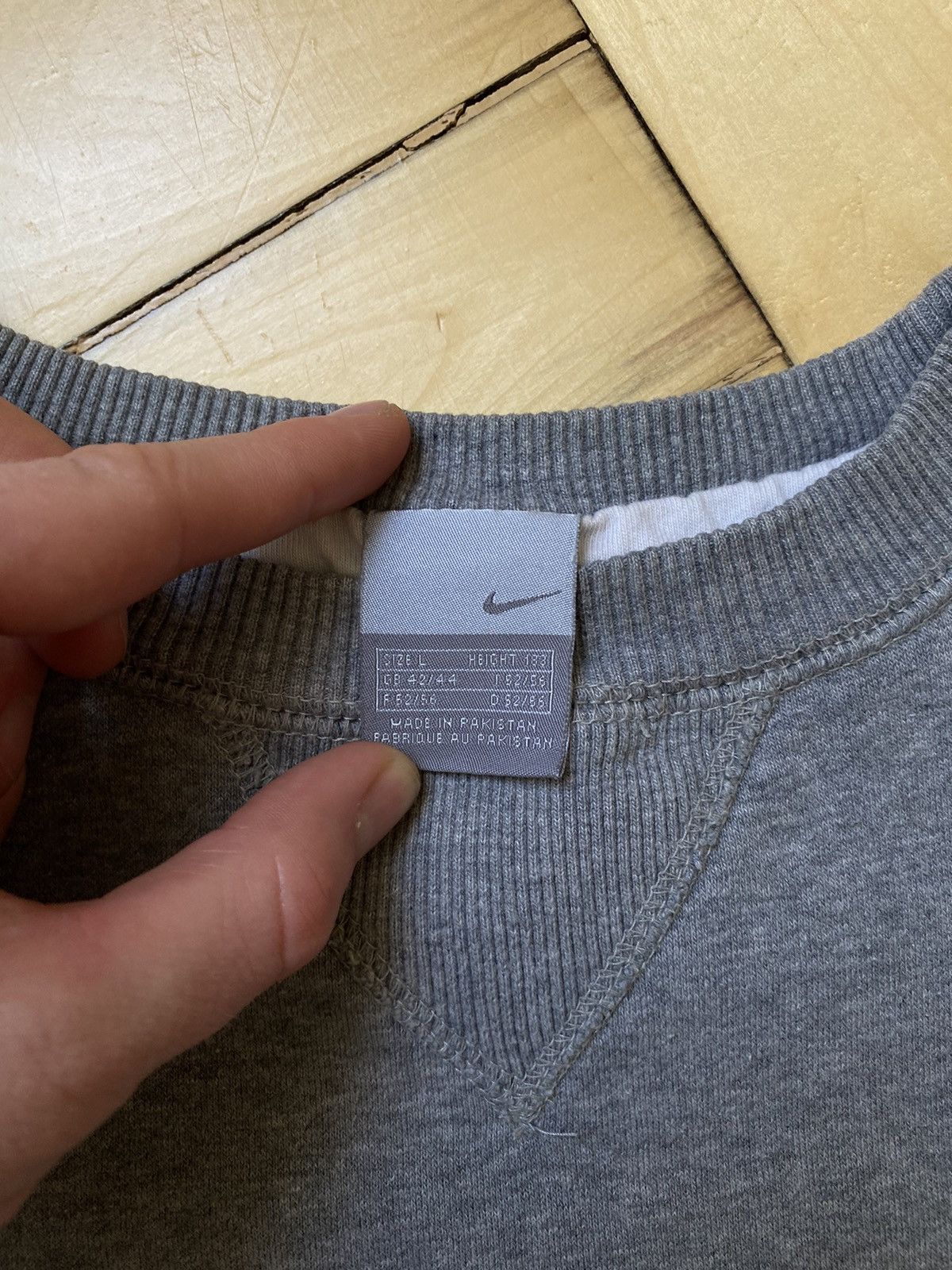 Nike × Vintage Vintage Nike Sweatshirt Top Small Logo Size US L / EU 52-54 / 3 - 4 Thumbnail